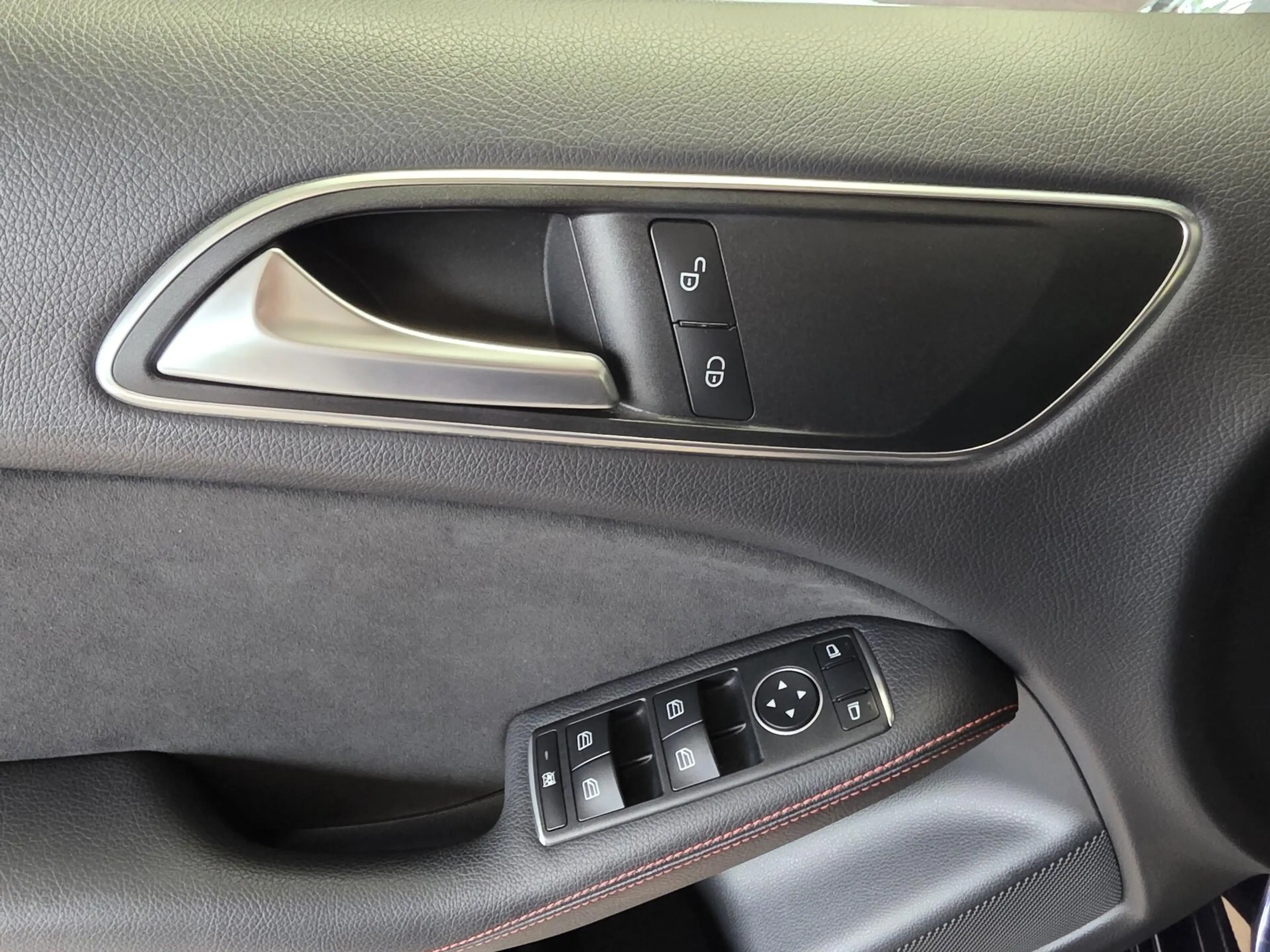 Mercedes-Benz B 180 B180 AMG Line Autom./1.Hand/Navi/LED/Kamera — photo 12