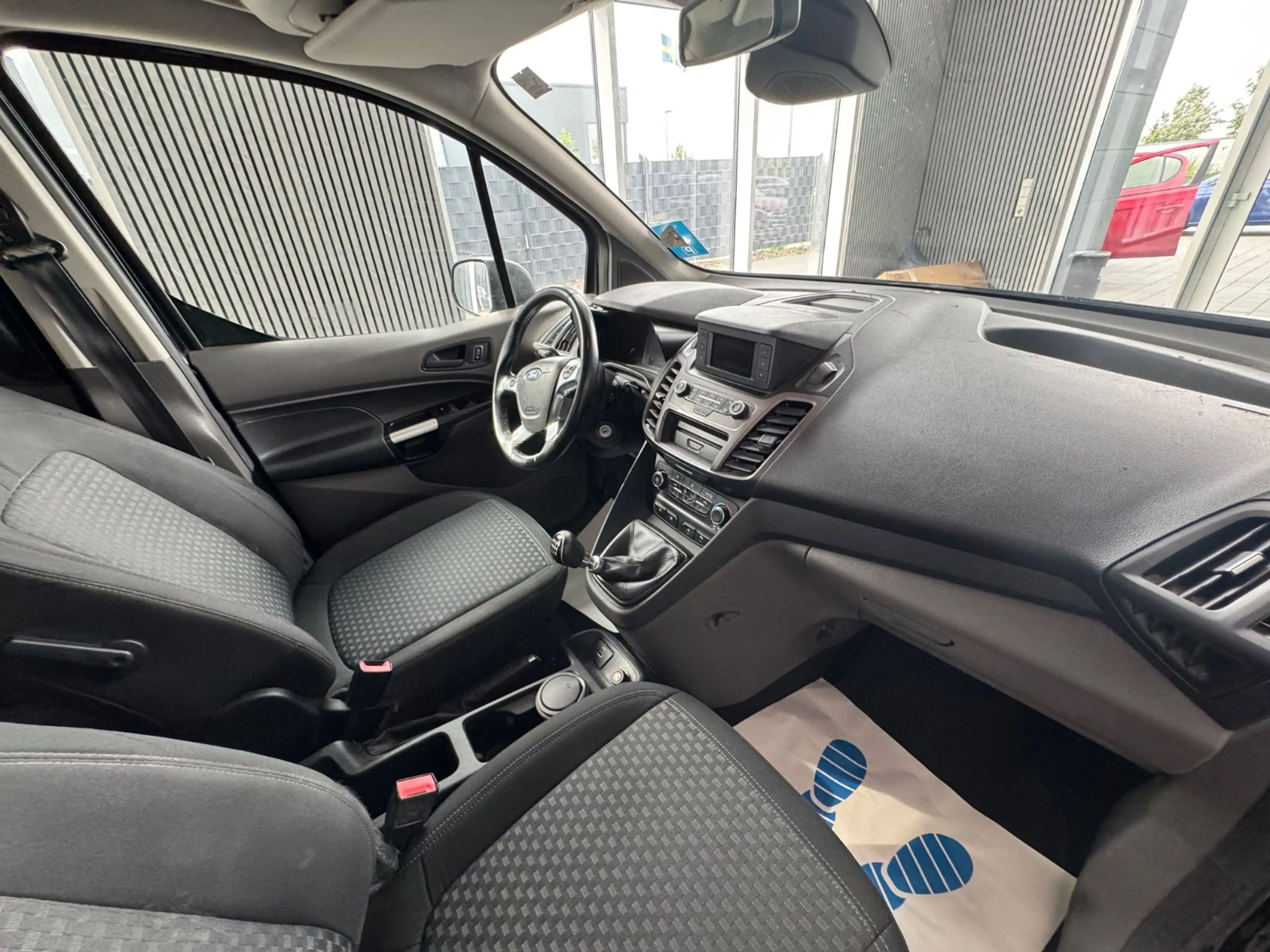 Ford Tourneo Connect — photo 17