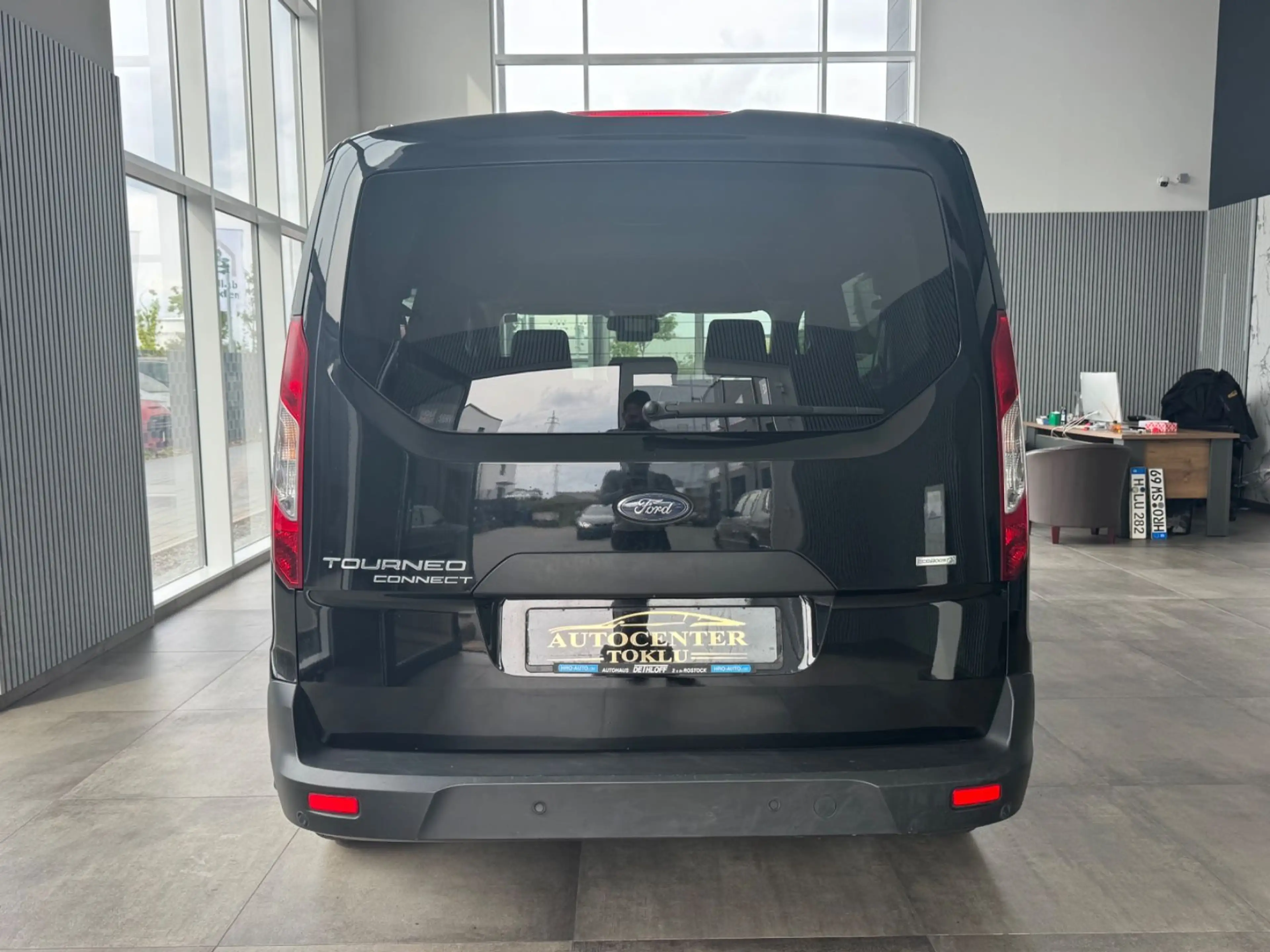 Ford Tourneo Connect — photo 5