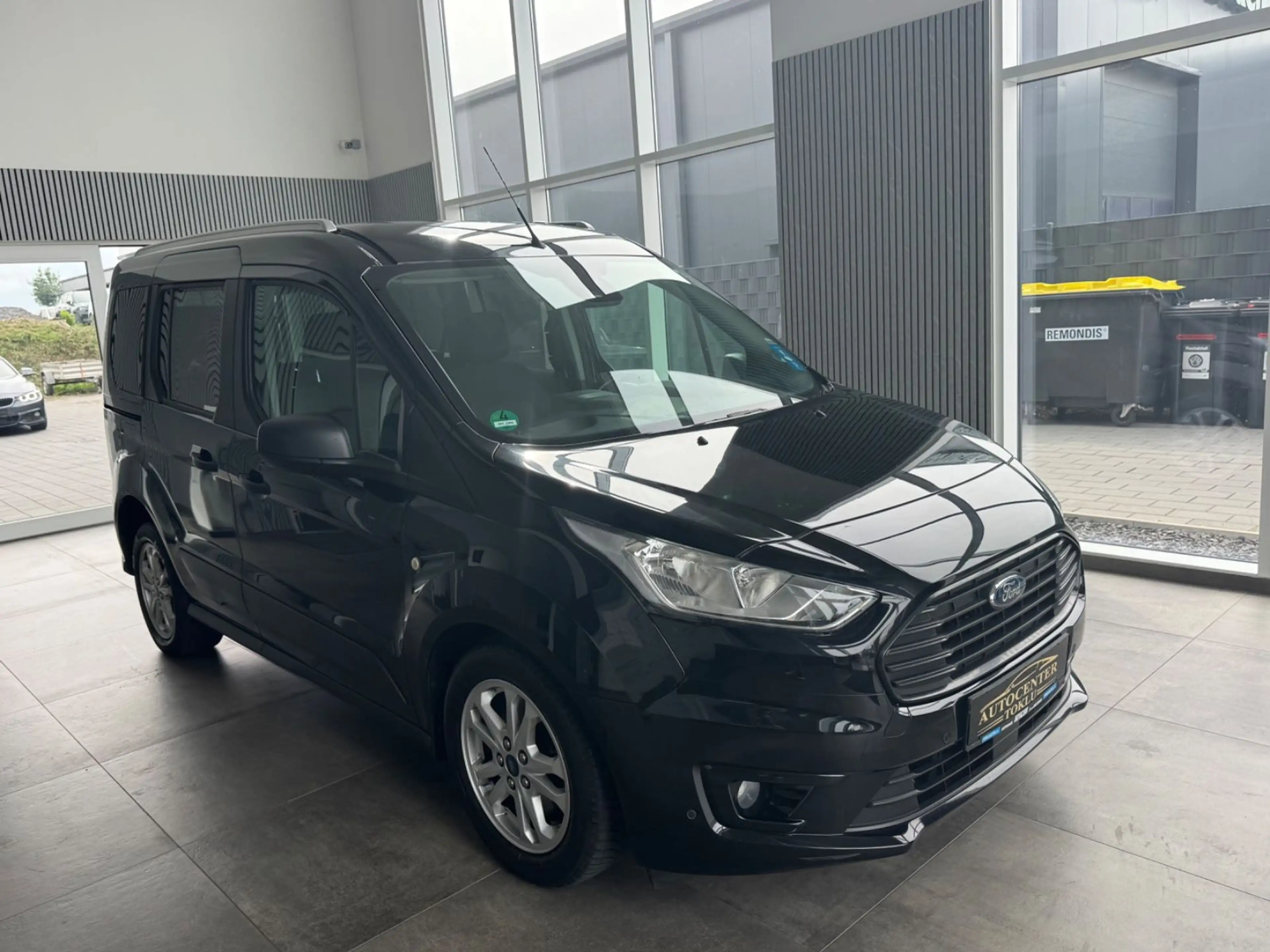 Ford Tourneo Connect — photo 3