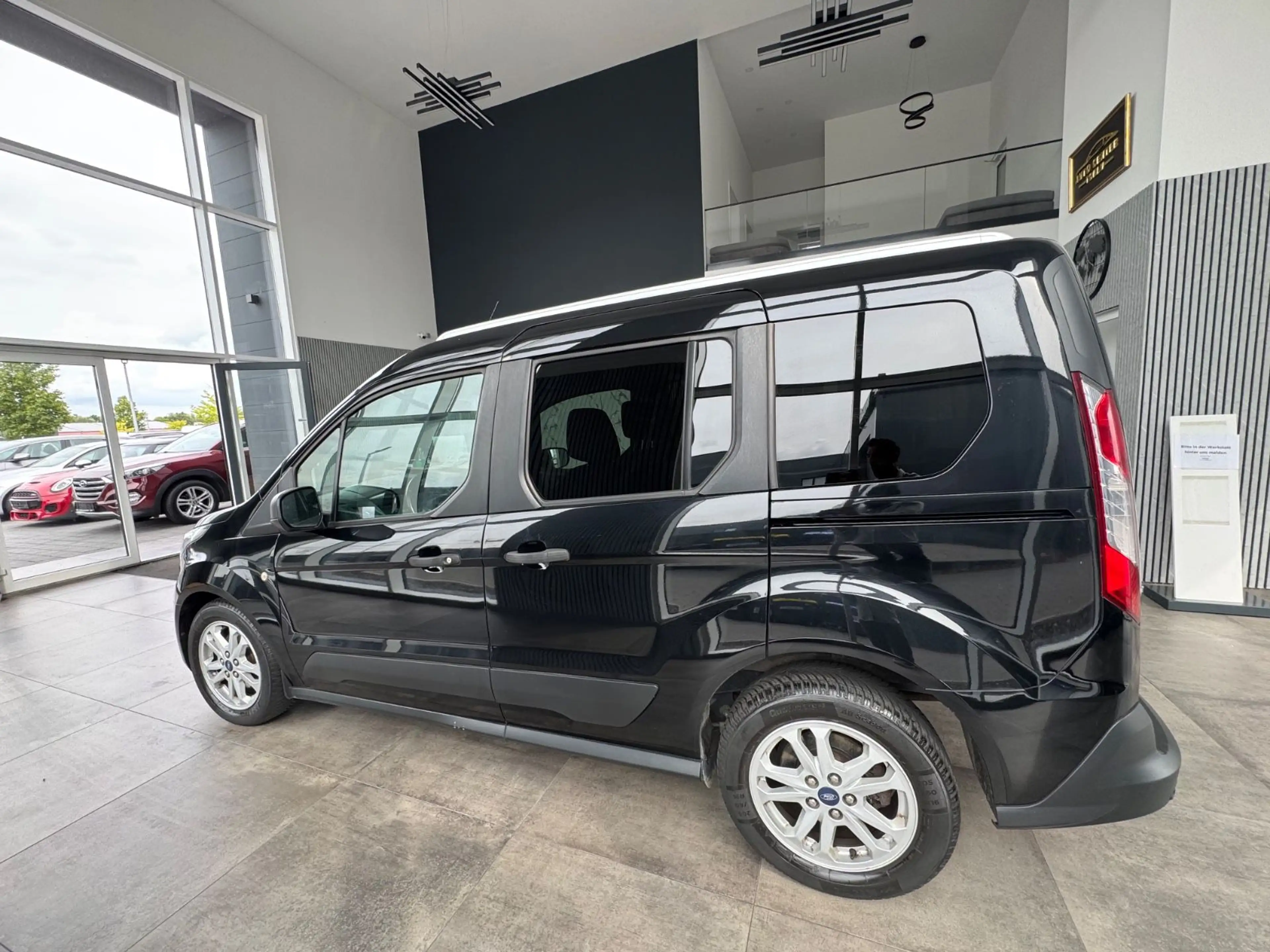 Ford Tourneo Connect — photo 7