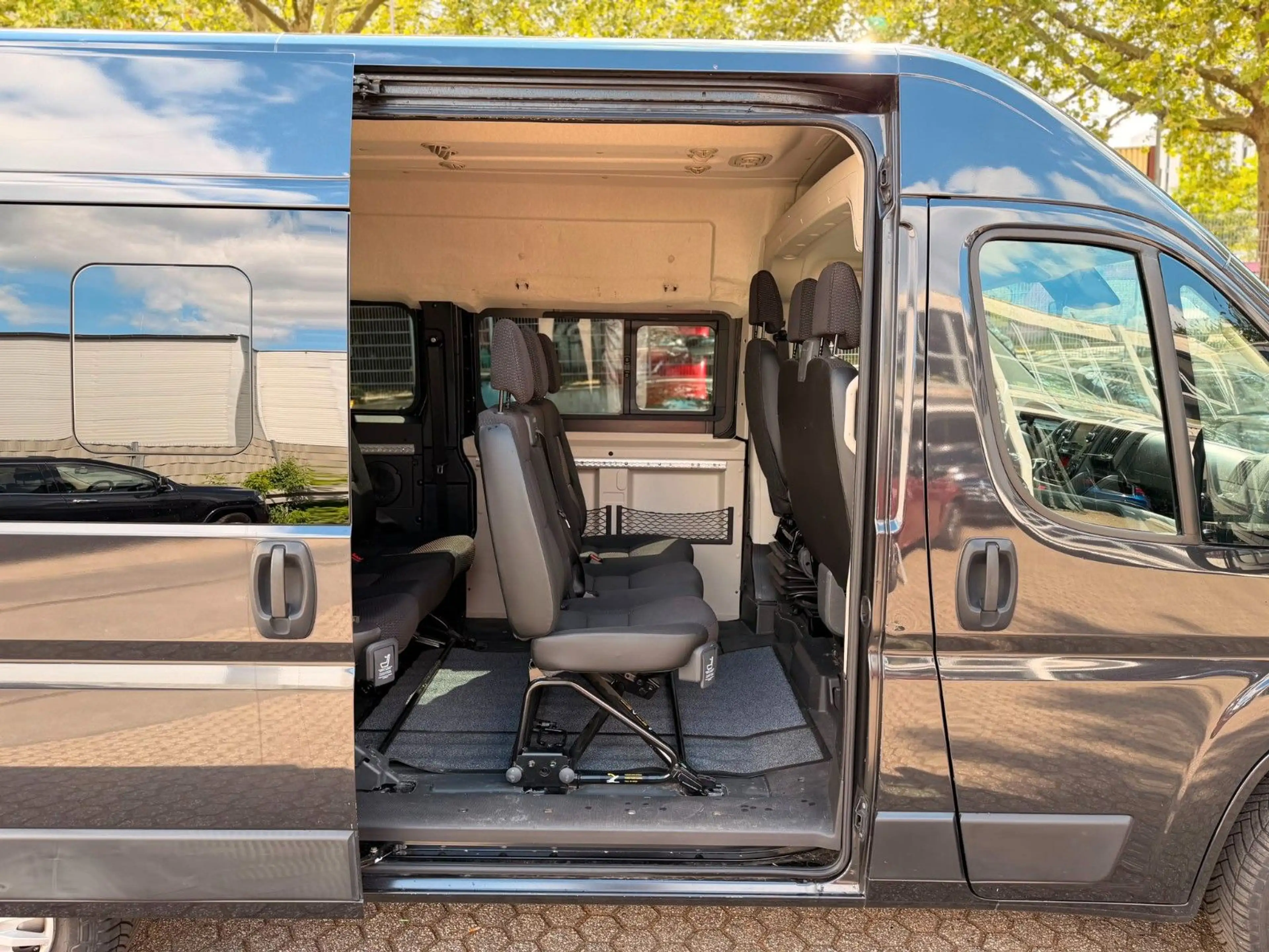 Citroen Jumper Kombi 33 L2H2 Live 9 Sitzer mit Rampe — photo 15