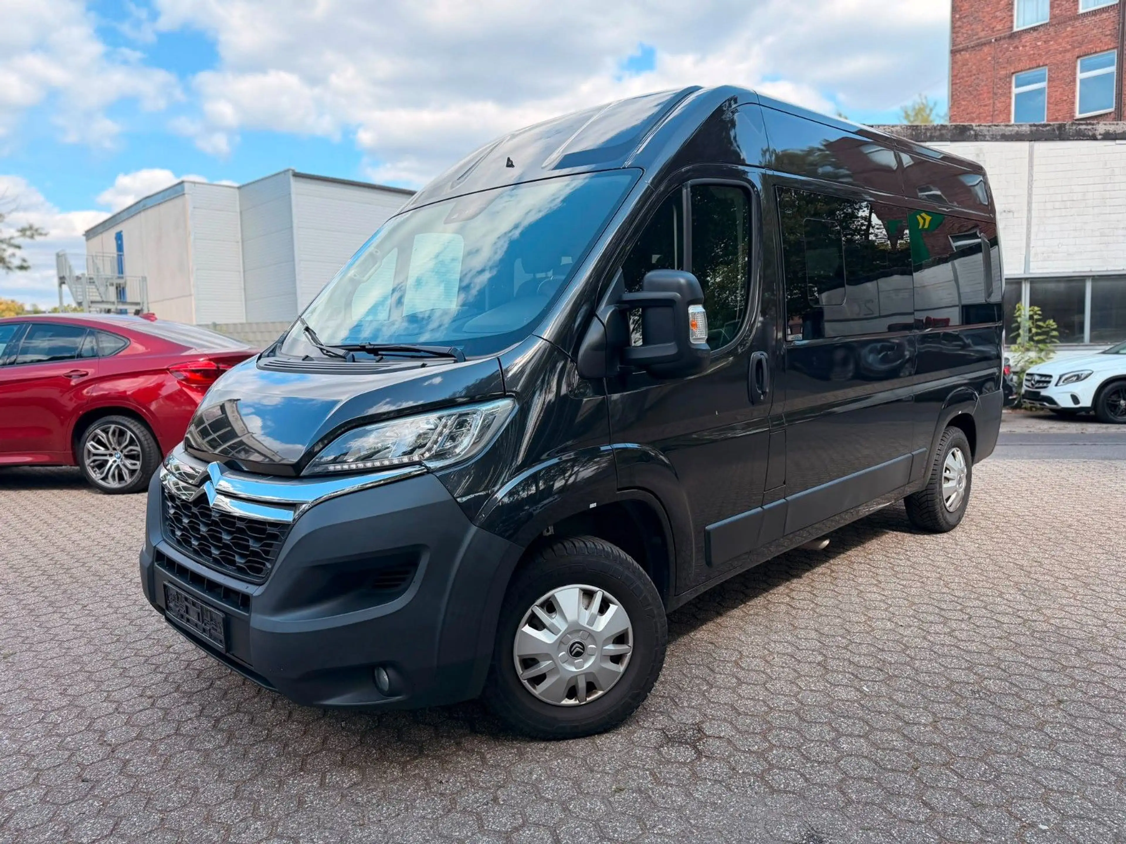 Citroen Jumper Kombi 33 L2H2 Live 9 Sitzer mit Rampe