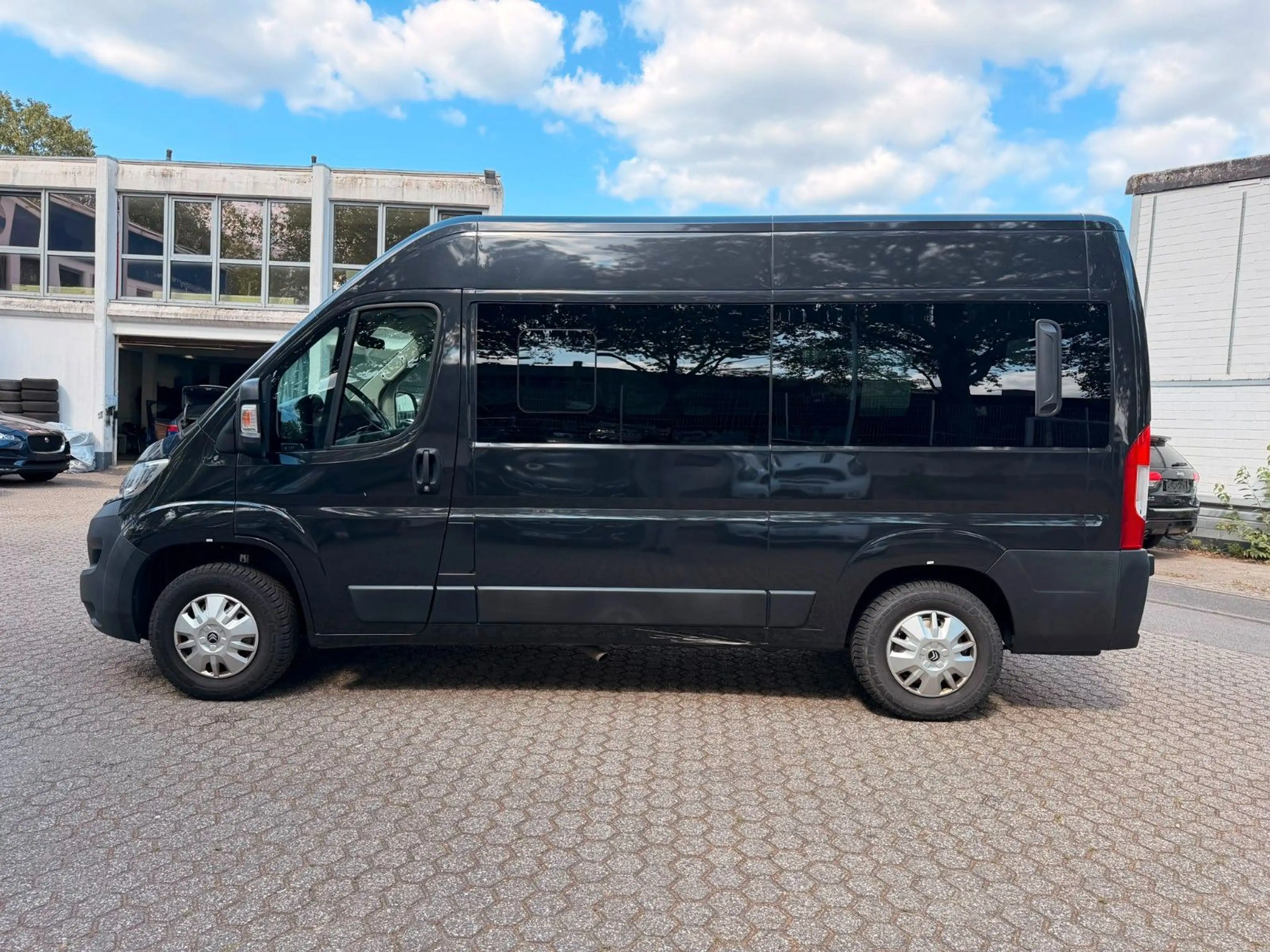 Citroen Jumper Kombi 33 L2H2 Live 9 Sitzer mit Rampe — photo 3
