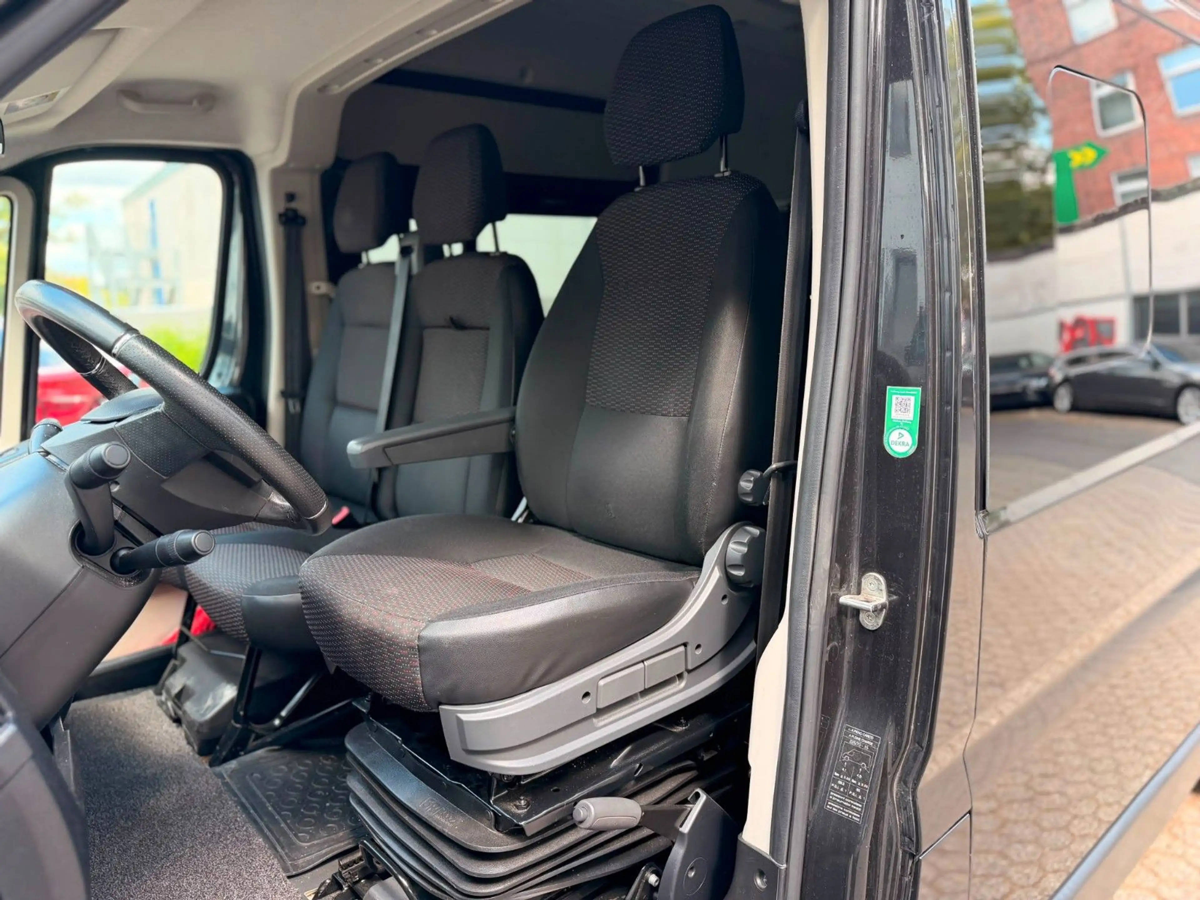 Citroen Jumper Kombi 33 L2H2 Live 9 Sitzer mit Rampe — photo 10