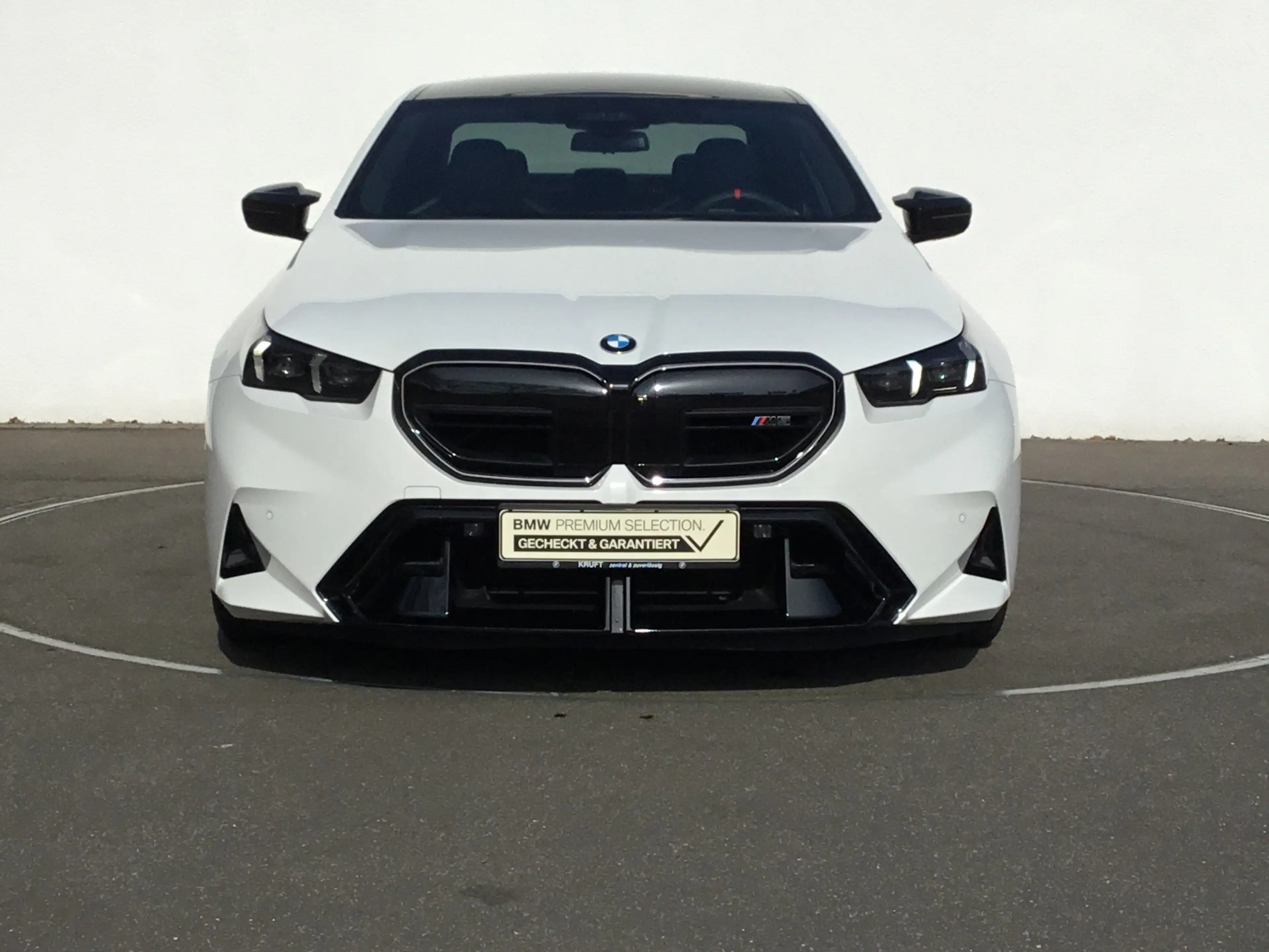 BMW M5 Limousine ICONIC GLOW+PANO+B&W SOUND — photo 7