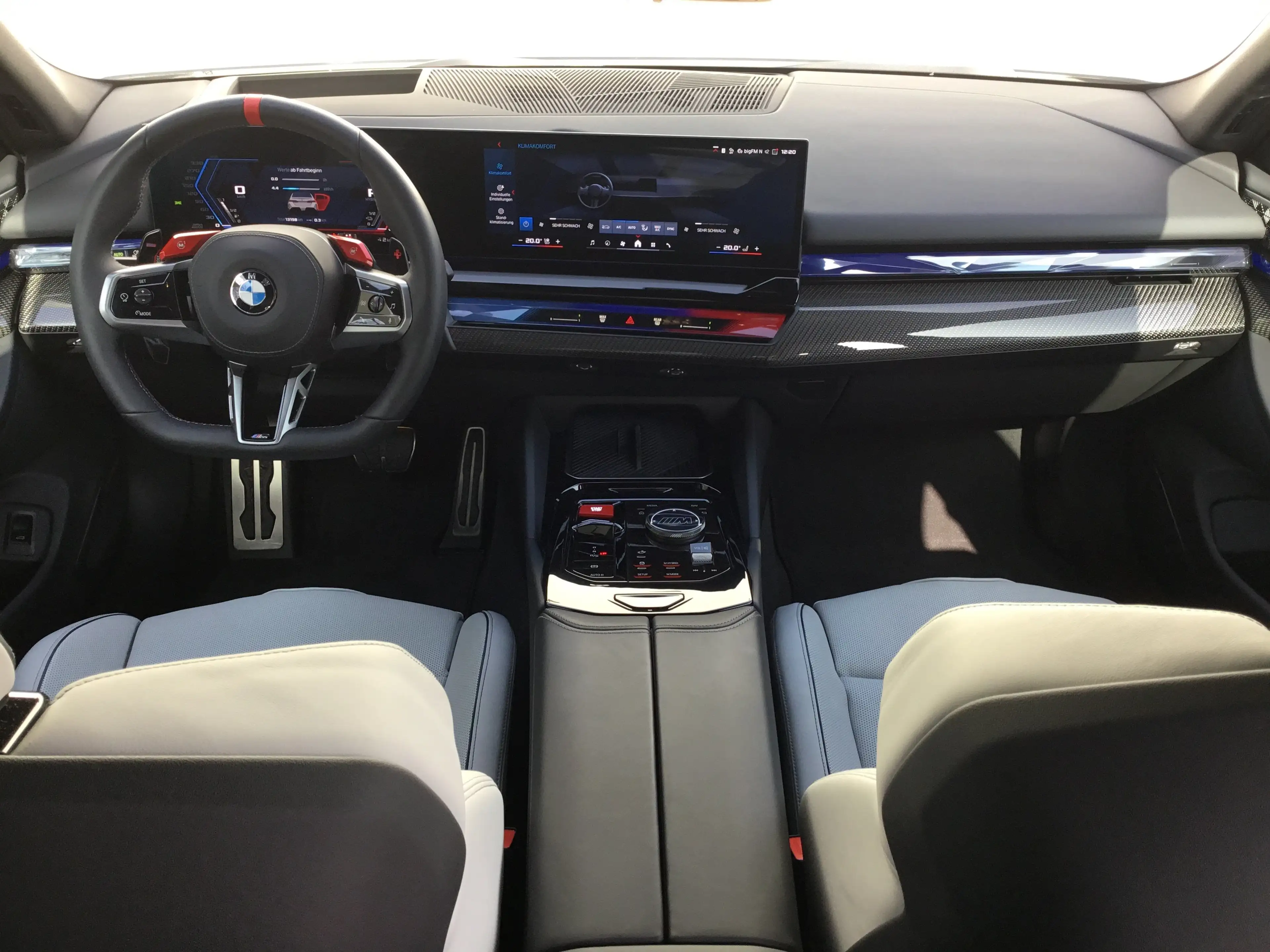 BMW M5 Limousine ICONIC GLOW+PANO+B&W SOUND — photo 5