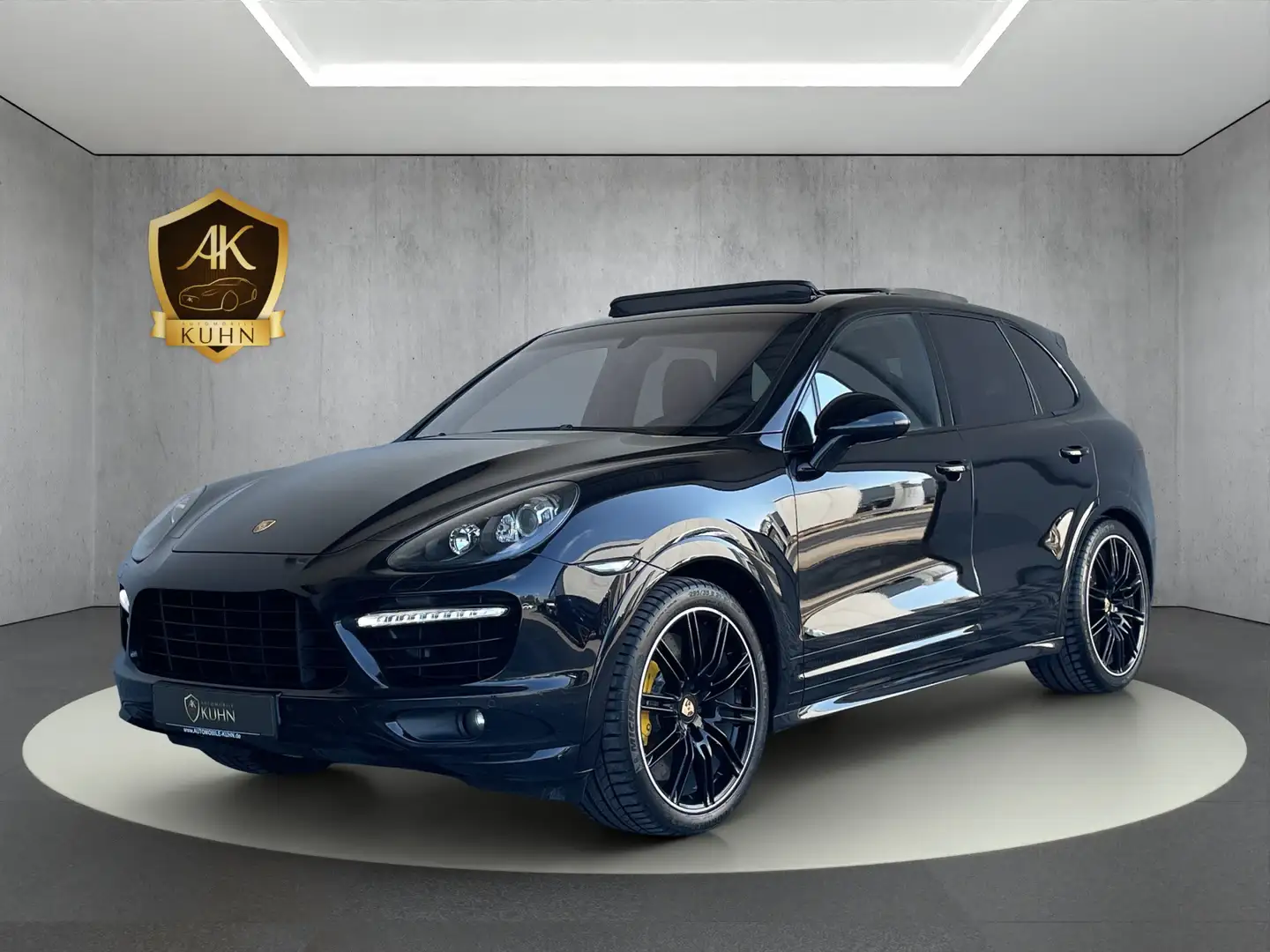 Porsche Cayenne V8 TURBO*PDCC*PDLS*PANO*AHK*KERAMIK*21Z* Schwarz - 1