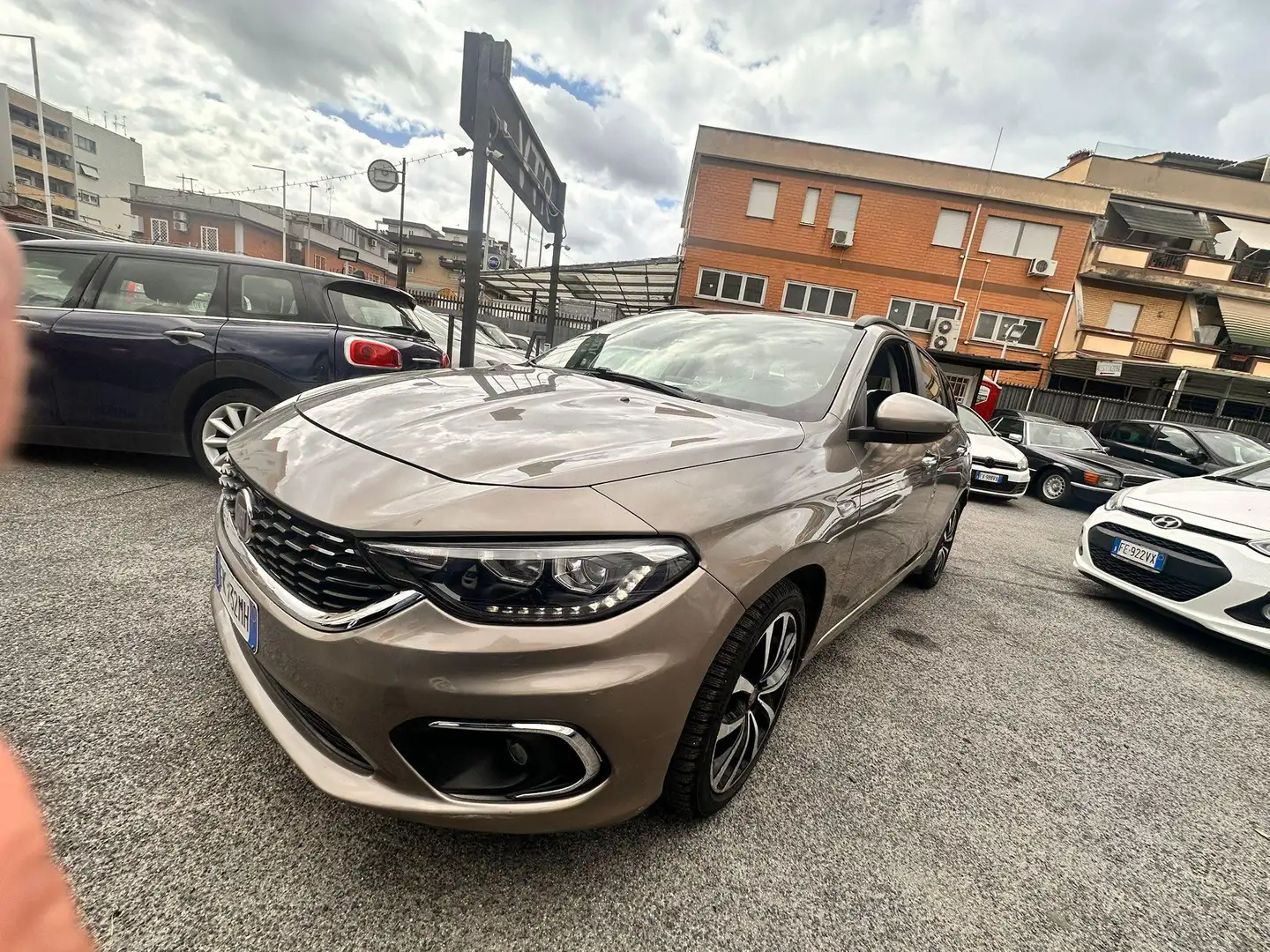 Fiat Tipo Tipo SW 1.4 tjt Lounge Gpl 120cv Bronce - 1