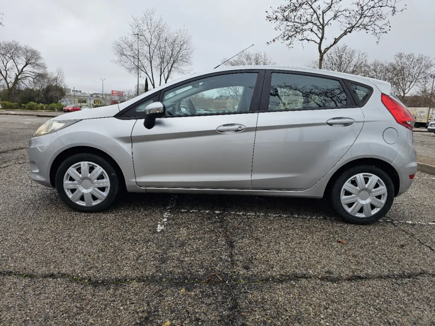 Ford Fiesta 1.25 Trend 82 Silber - 2