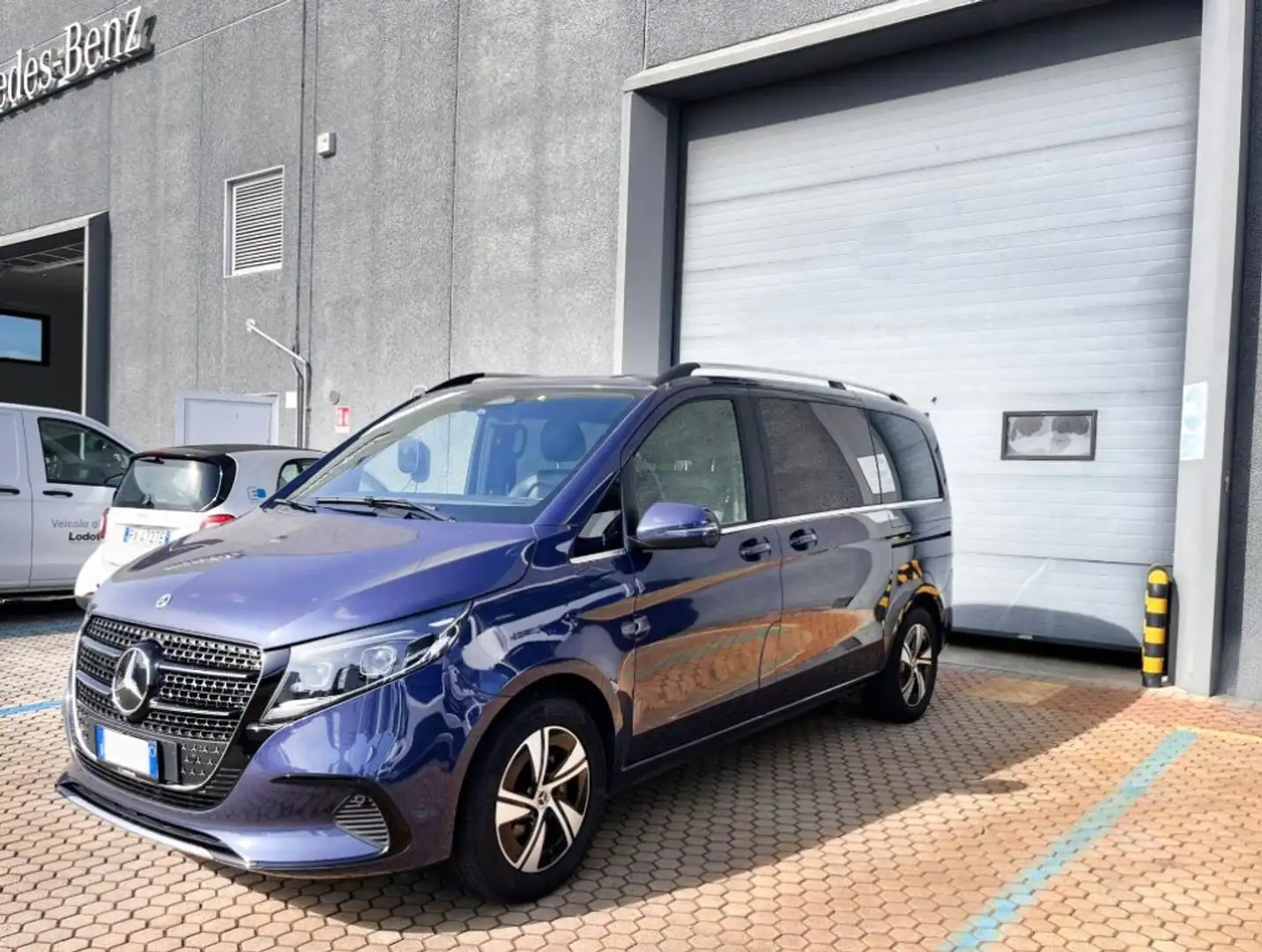 Mercedes-Benz V 300 4Matic Avantgarde Compact Bleu - 1