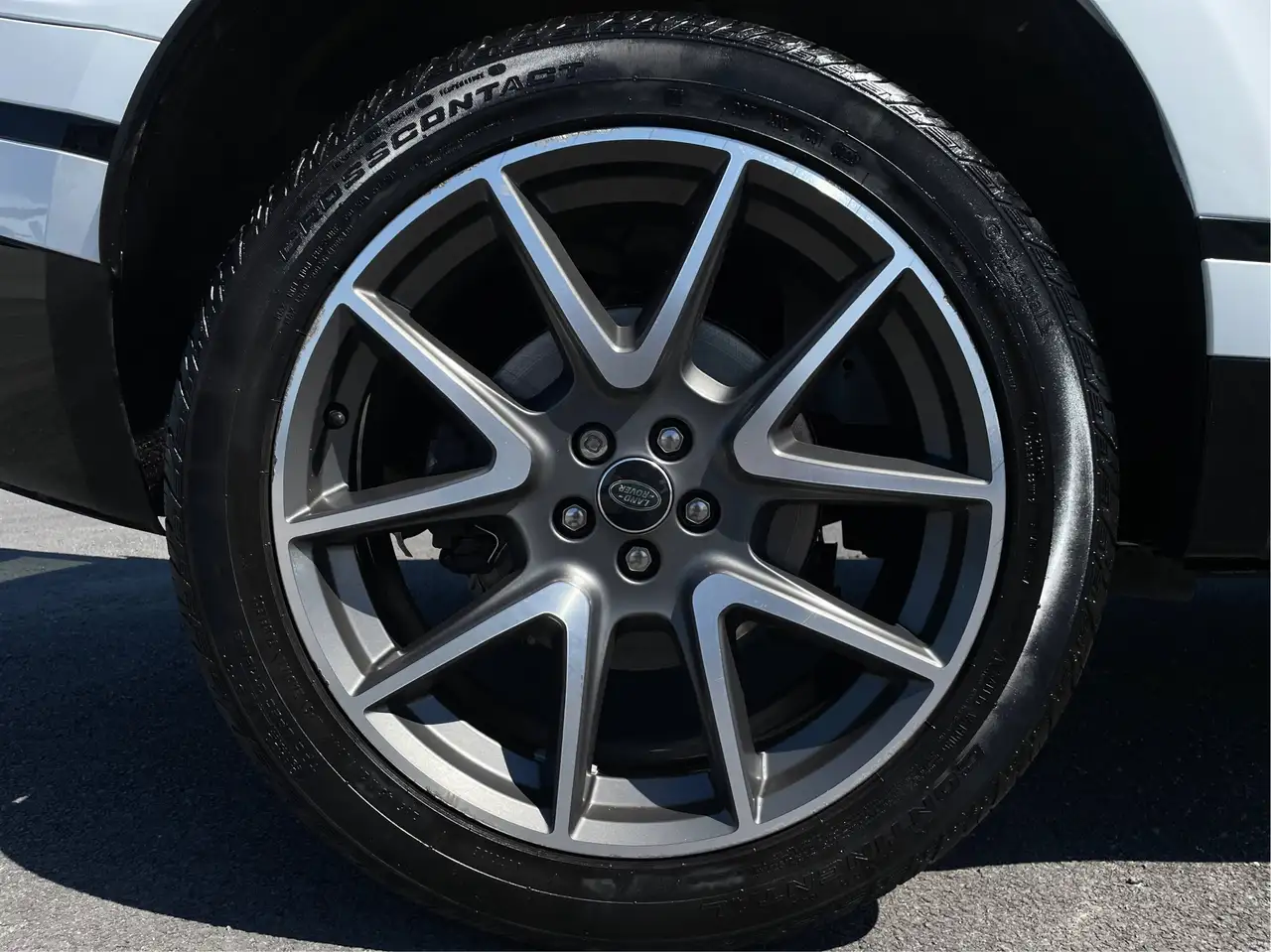 Land Rover Range Rover Velar photo Land Rover Range Rover Velar
