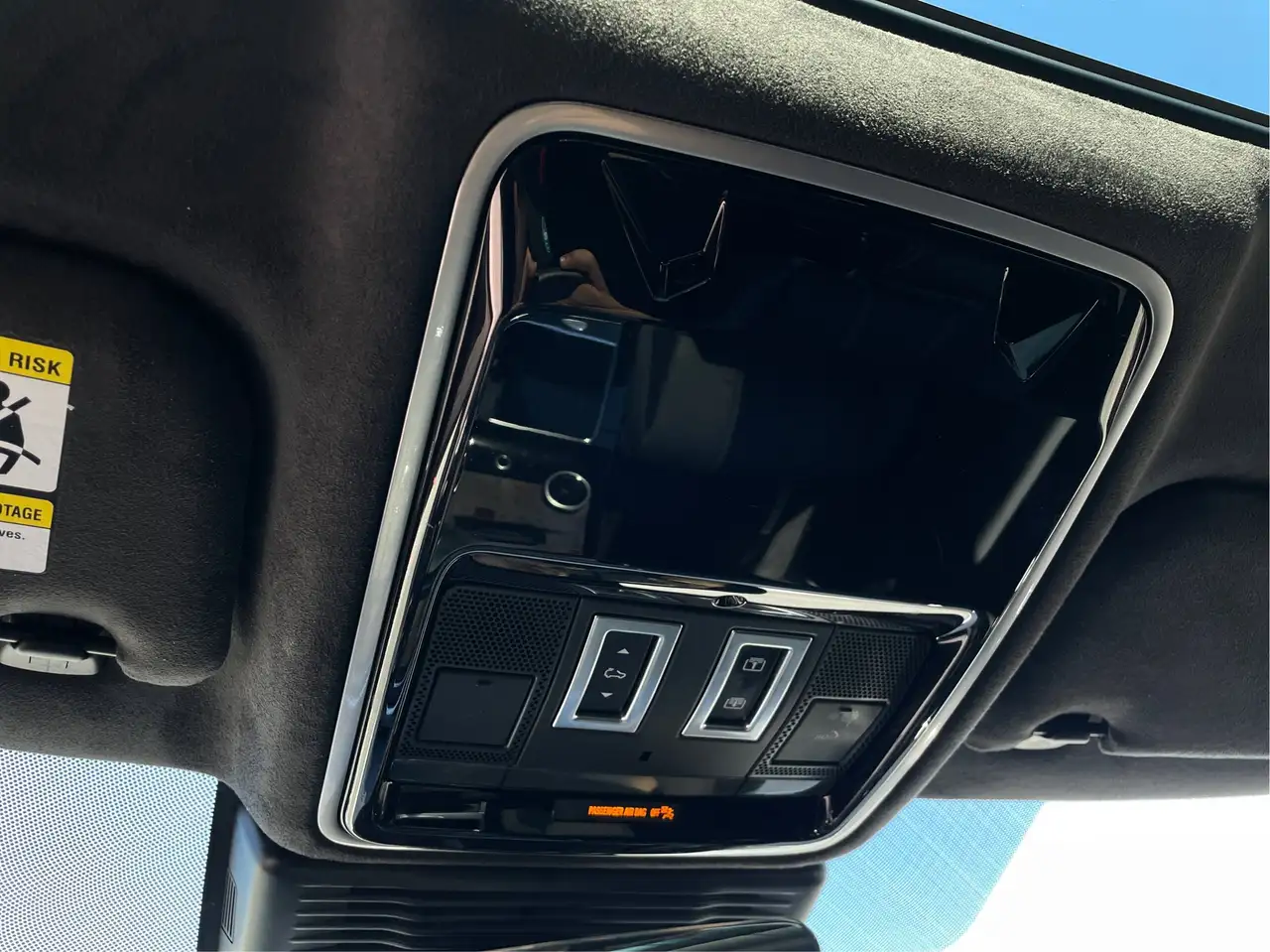Land Rover Range Rover Velar photo Land Rover Range Rover Velar