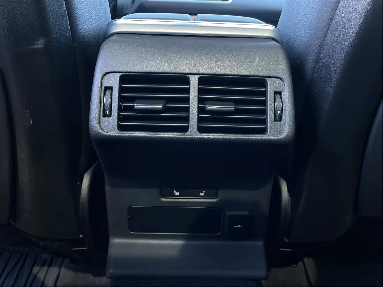 Land Rover Range Rover Velar photo Land Rover Range Rover Velar