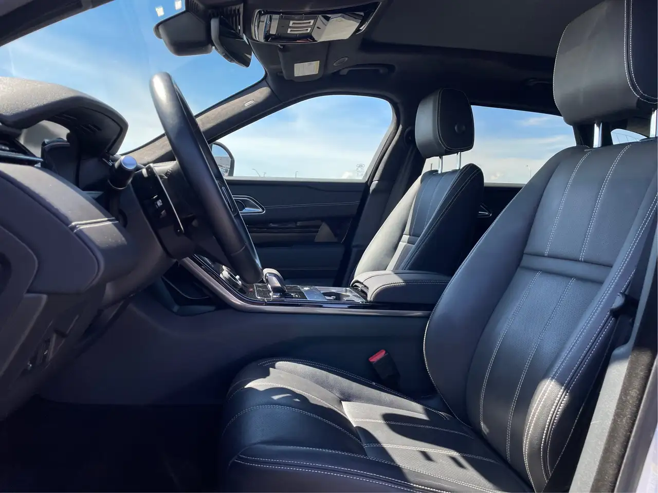 Land Rover Range Rover Velar photo Land Rover Range Rover Velar