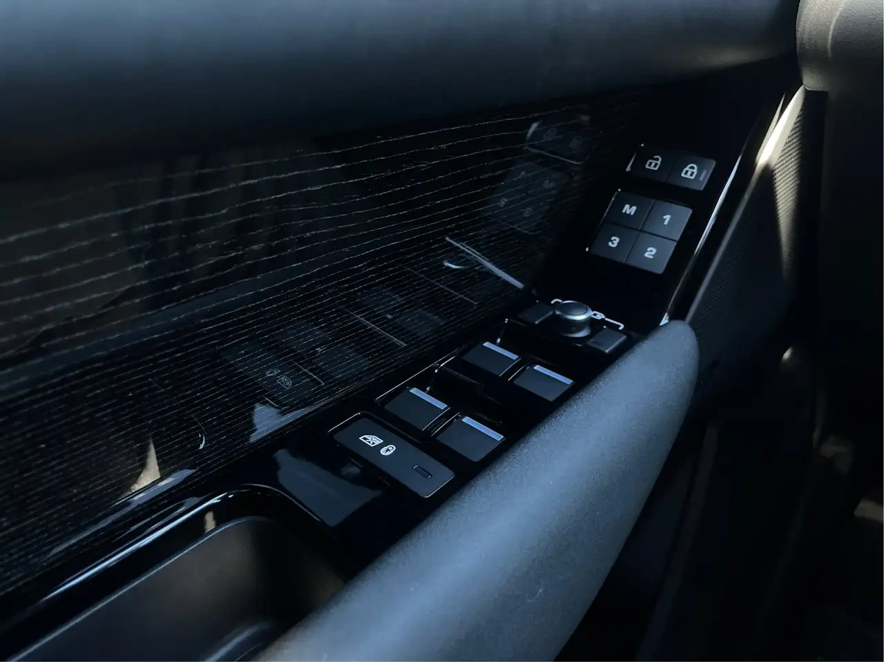Land Rover Range Rover Velar photo Land Rover Range Rover Velar