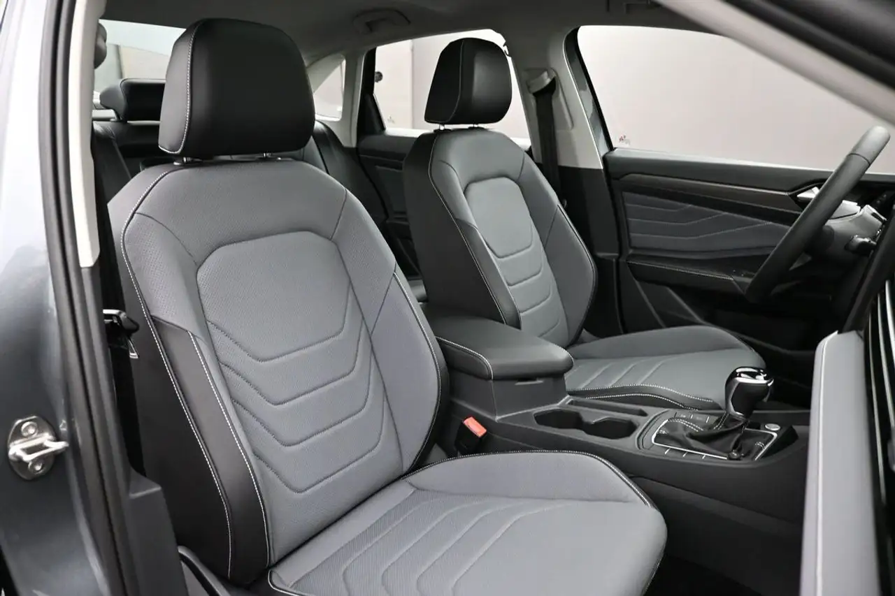 Volkswagen Jetta снимка Volkswagen Jetta