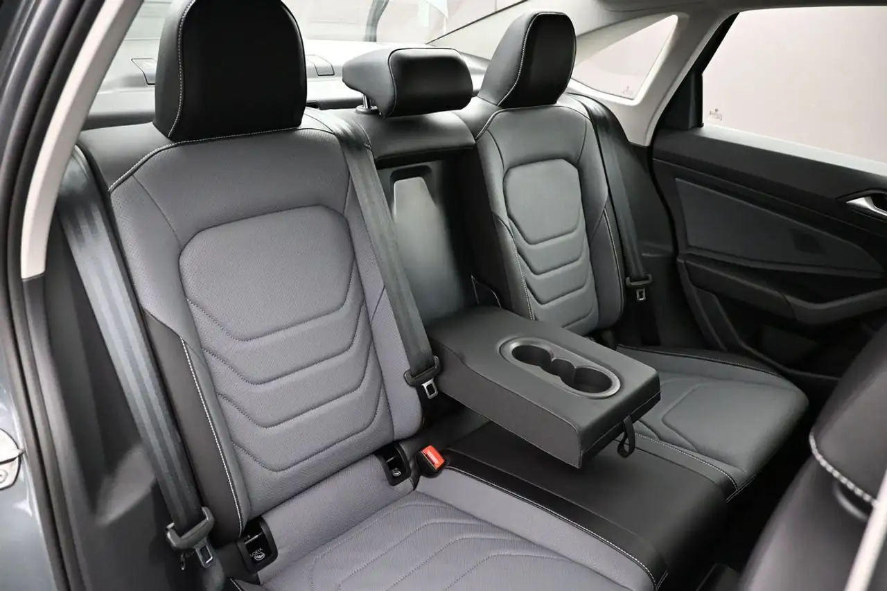 Volkswagen Jetta снимка Volkswagen Jetta