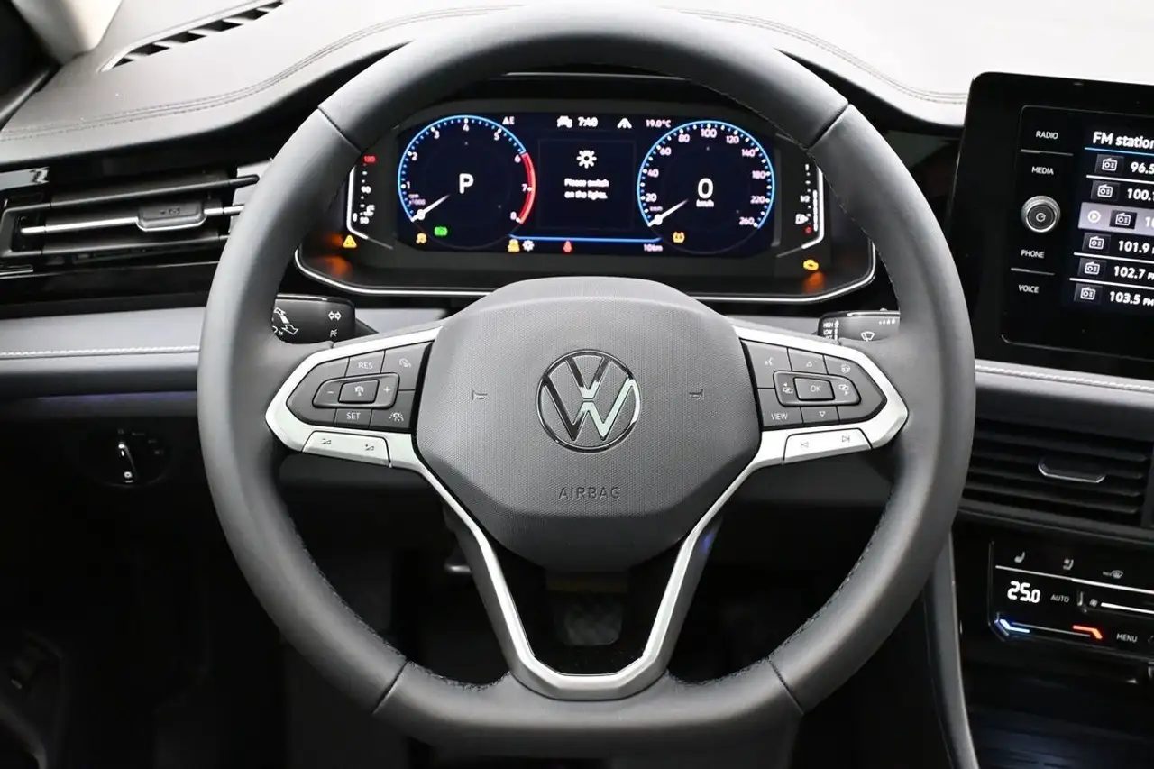 Volkswagen Jetta снимка Volkswagen Jetta