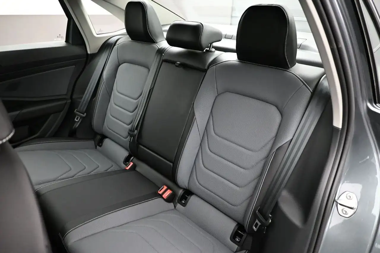 Volkswagen Jetta снимка Volkswagen Jetta