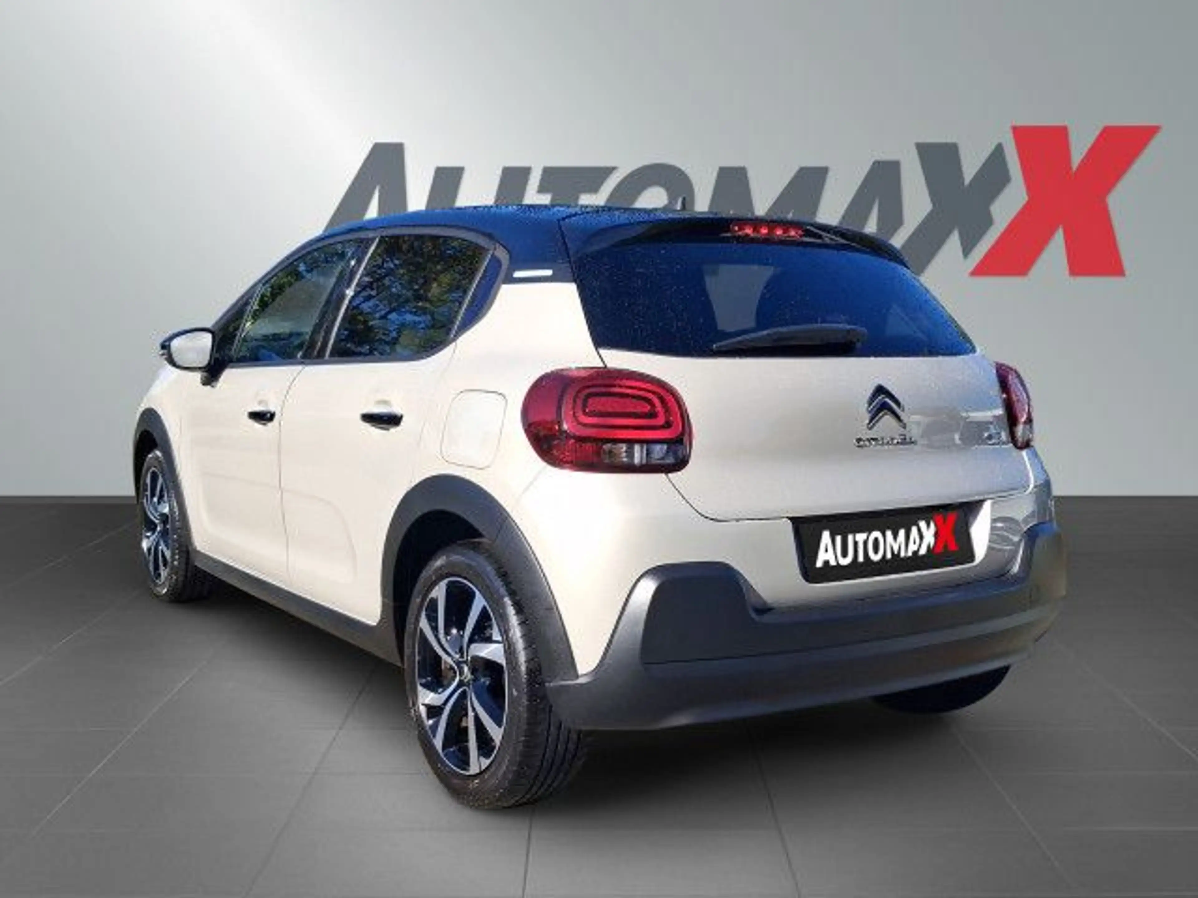 Citroen C35 C3 Pure Tech 82 SHINE Navi LED CarPlay Bluetooth — photo 3