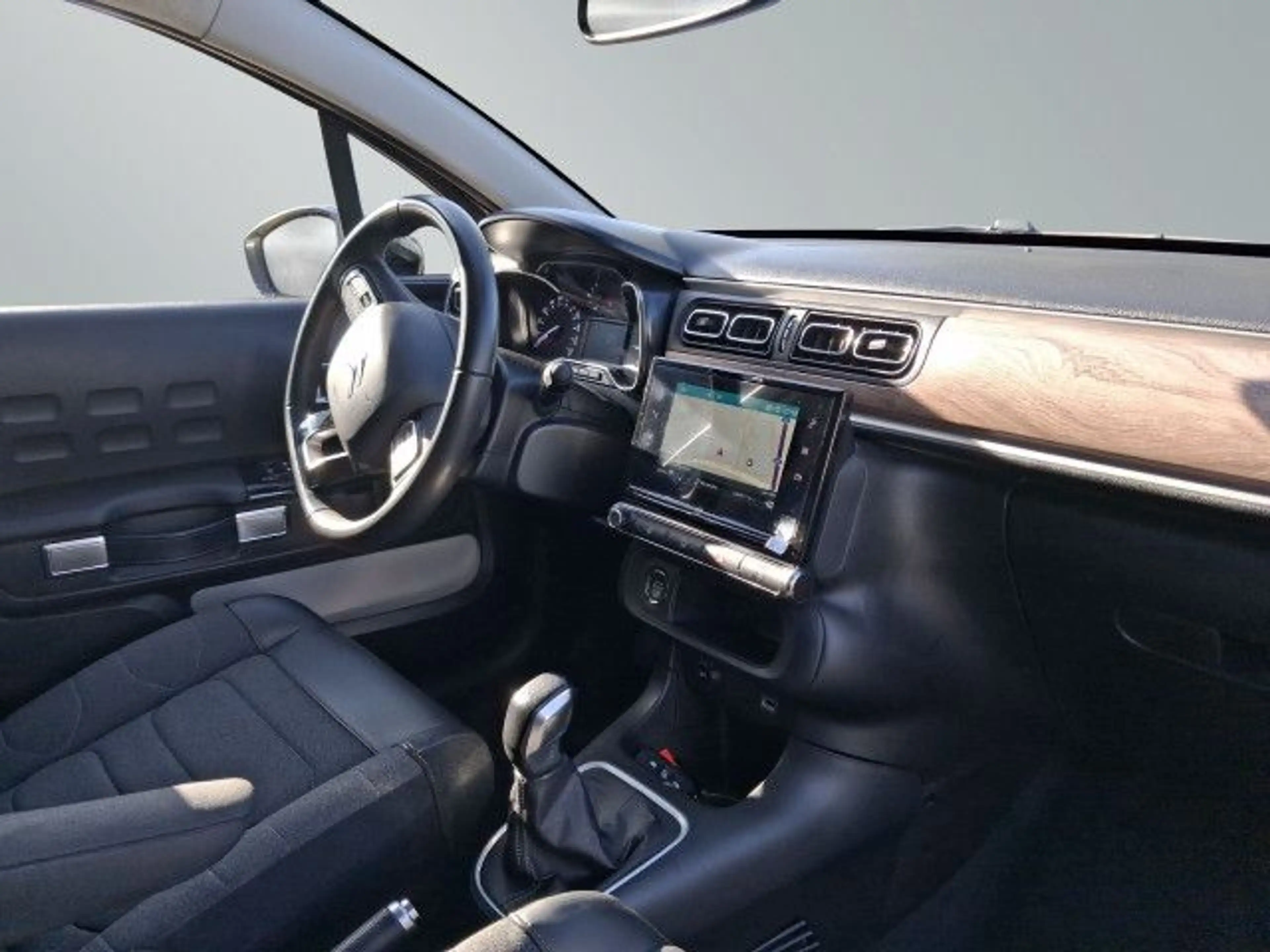 Citroen C35 C3 Pure Tech 82 SHINE Navi LED CarPlay Bluetooth — photo 11