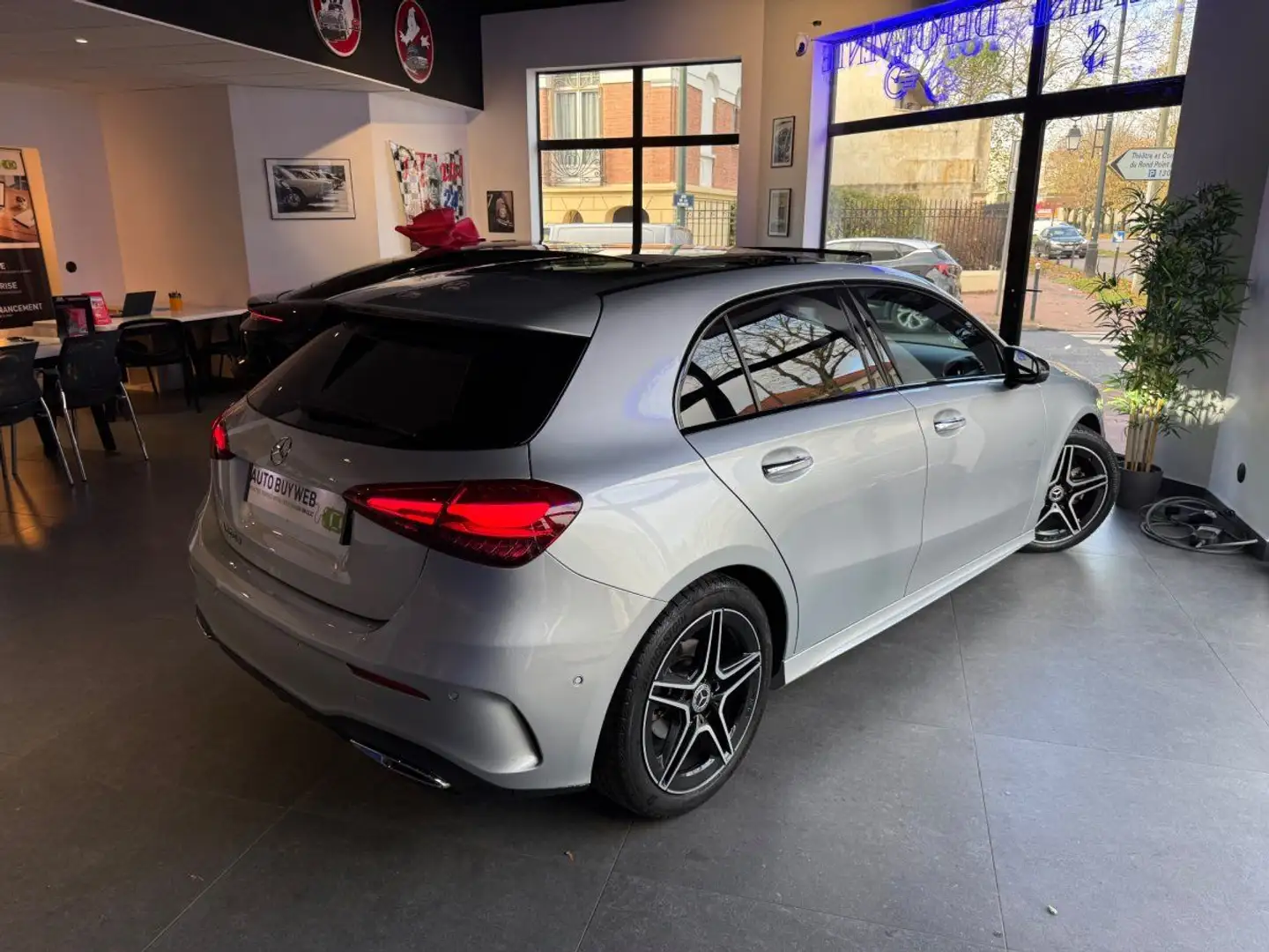 Mercedes-Benz A 200 200 d 8G-DCT AMG Line Grau - 2