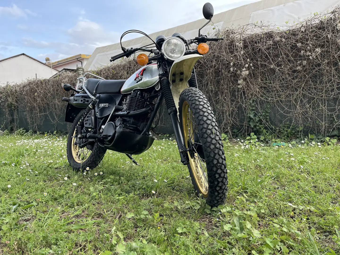 Yamaha XT 500 mantenuta modello nord europeo con mamitta deviata - 2
