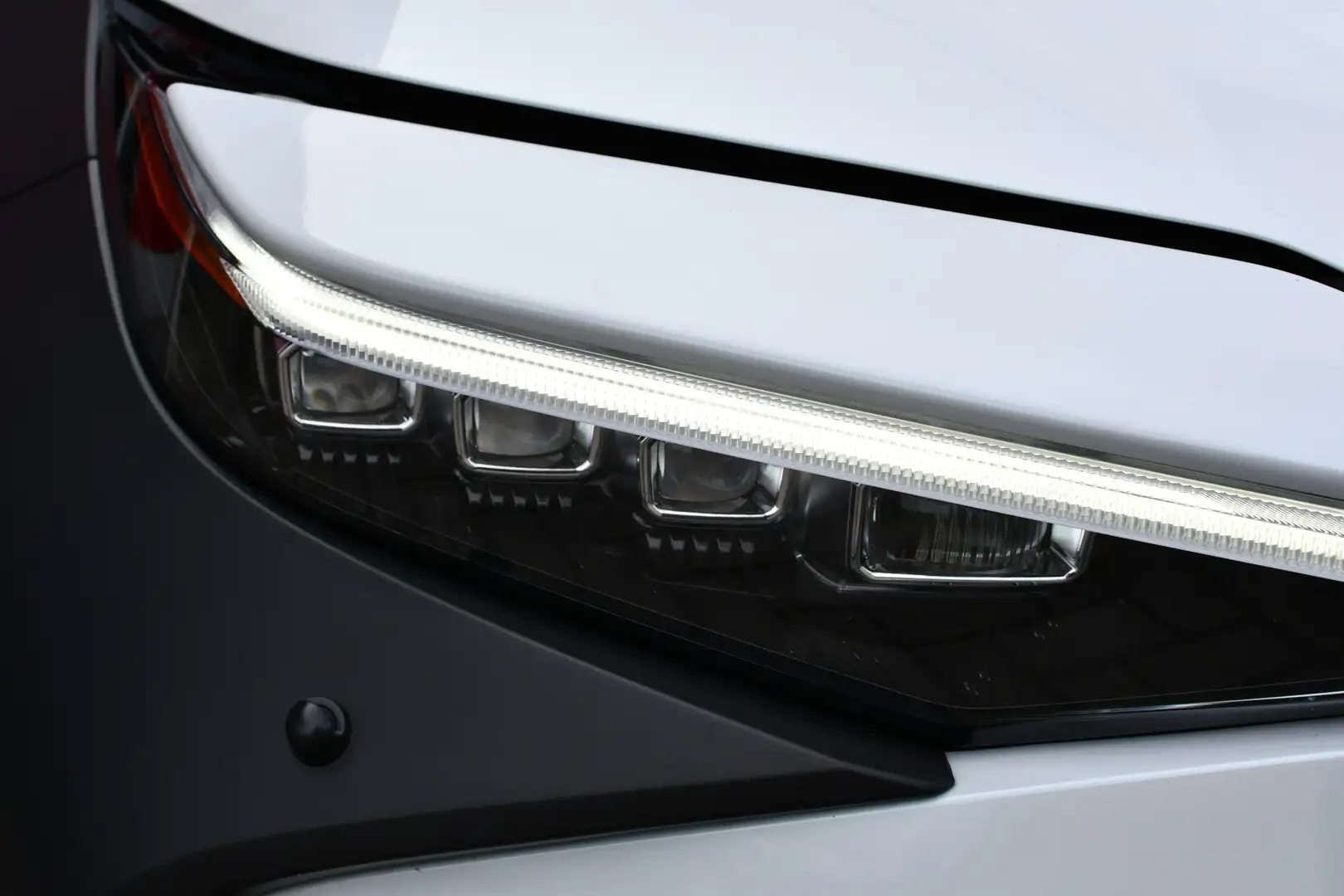 Toyota bZ4X Premium 71 kWh 204pk | 3-fase | Warmtepomp | Leder Wit - 2