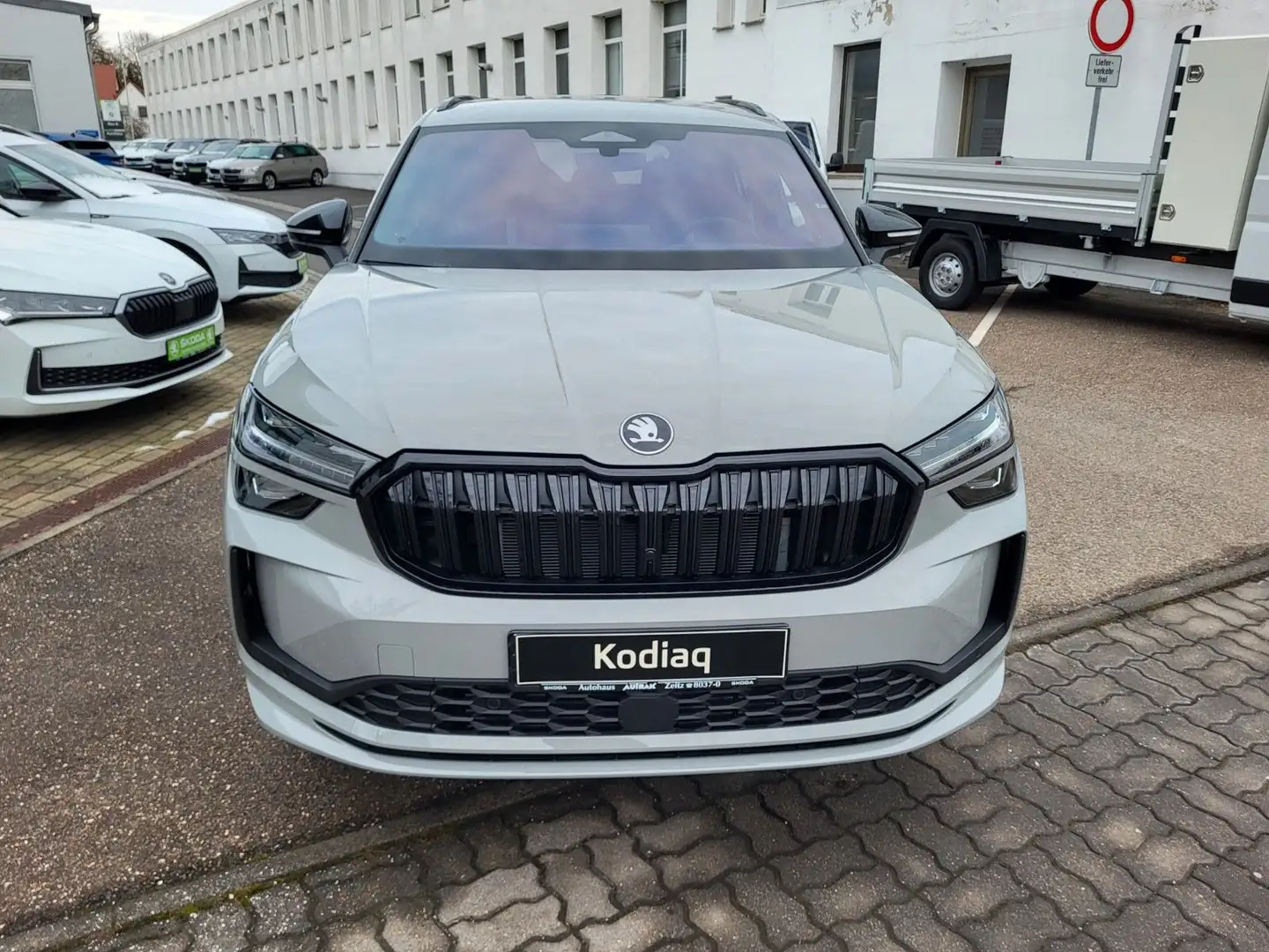 Skoda Kodiaq Sportline 1.5 TSI mHEV 110kW DSG NEUWAGEN Grau - 2