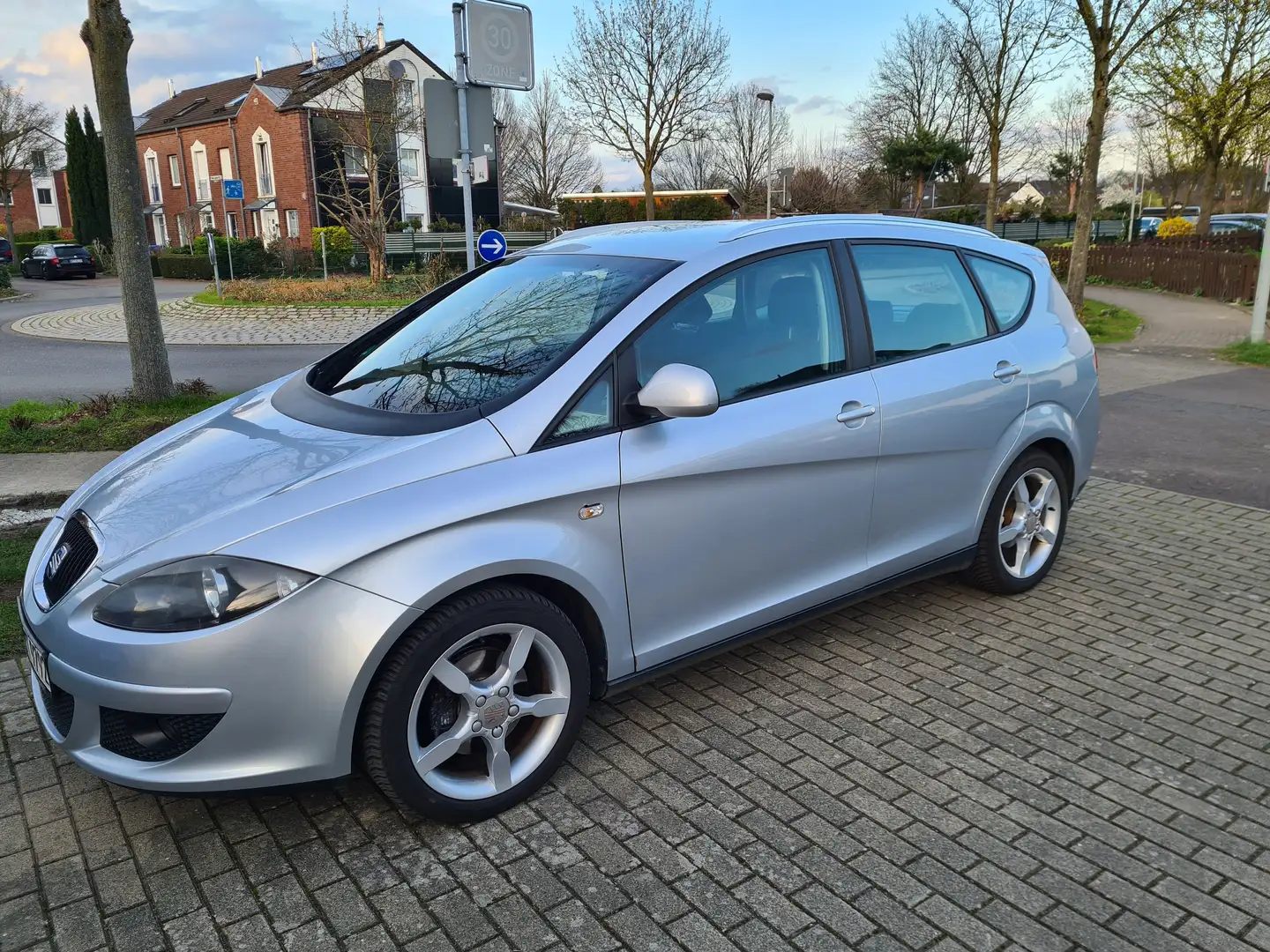 SEAT Altea XL Altea 1.8 (T FSI)  TÜV/HU bis 2025 srebrna - 1