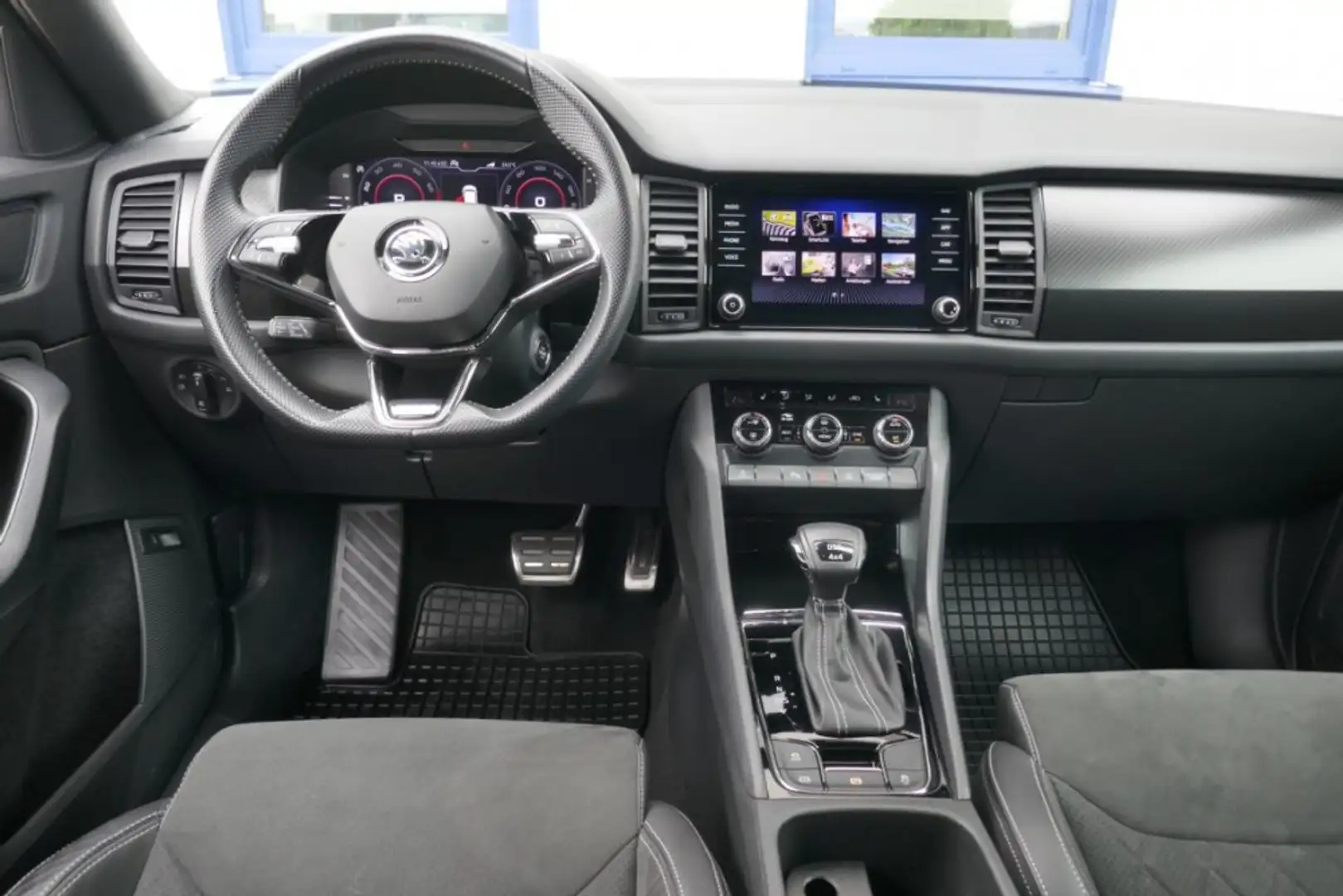 Skoda Kodiaq 2,0 TSI 140kW SPORTLINE DSG AHK Kamera Black - 2