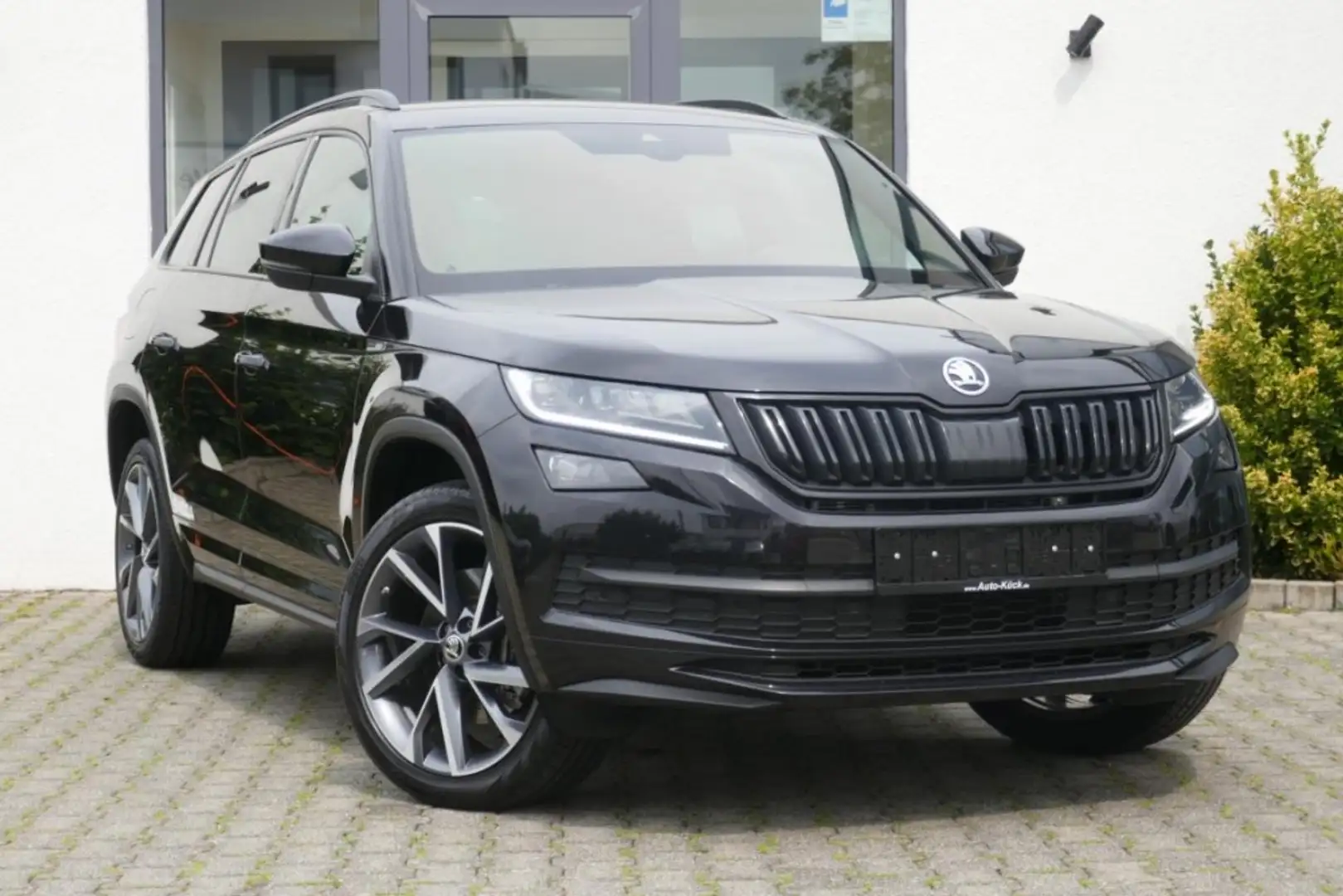 Skoda Kodiaq 2,0 TSI 140kW SPORTLINE DSG AHK Kamera Black - 1