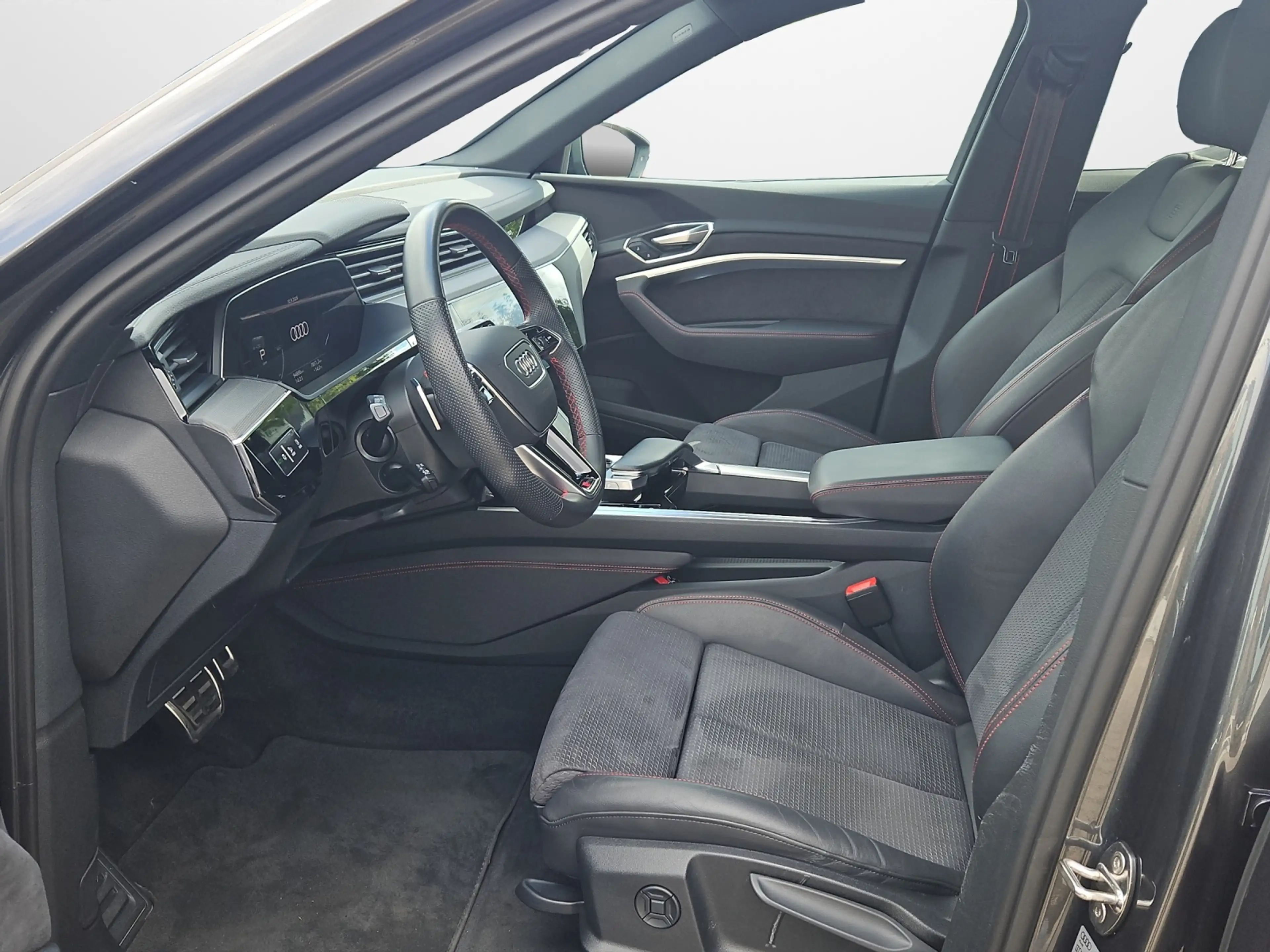 Audi Q8 55 e-tron quattro S line NaviPlus Matrix AHK SH... — photo 7