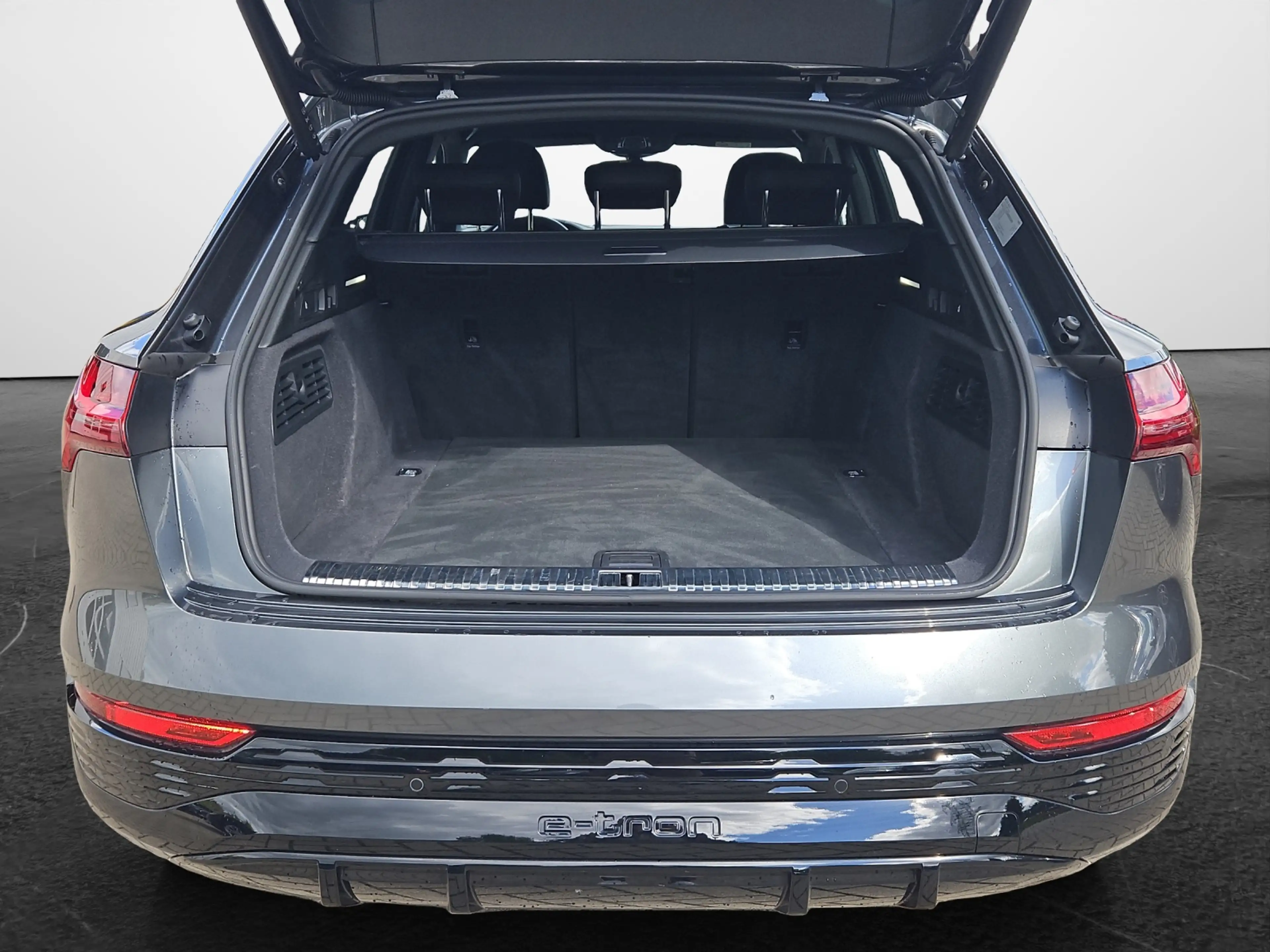 Audi Q8 55 e-tron quattro S line NaviPlus Matrix AHK SH... — photo 12