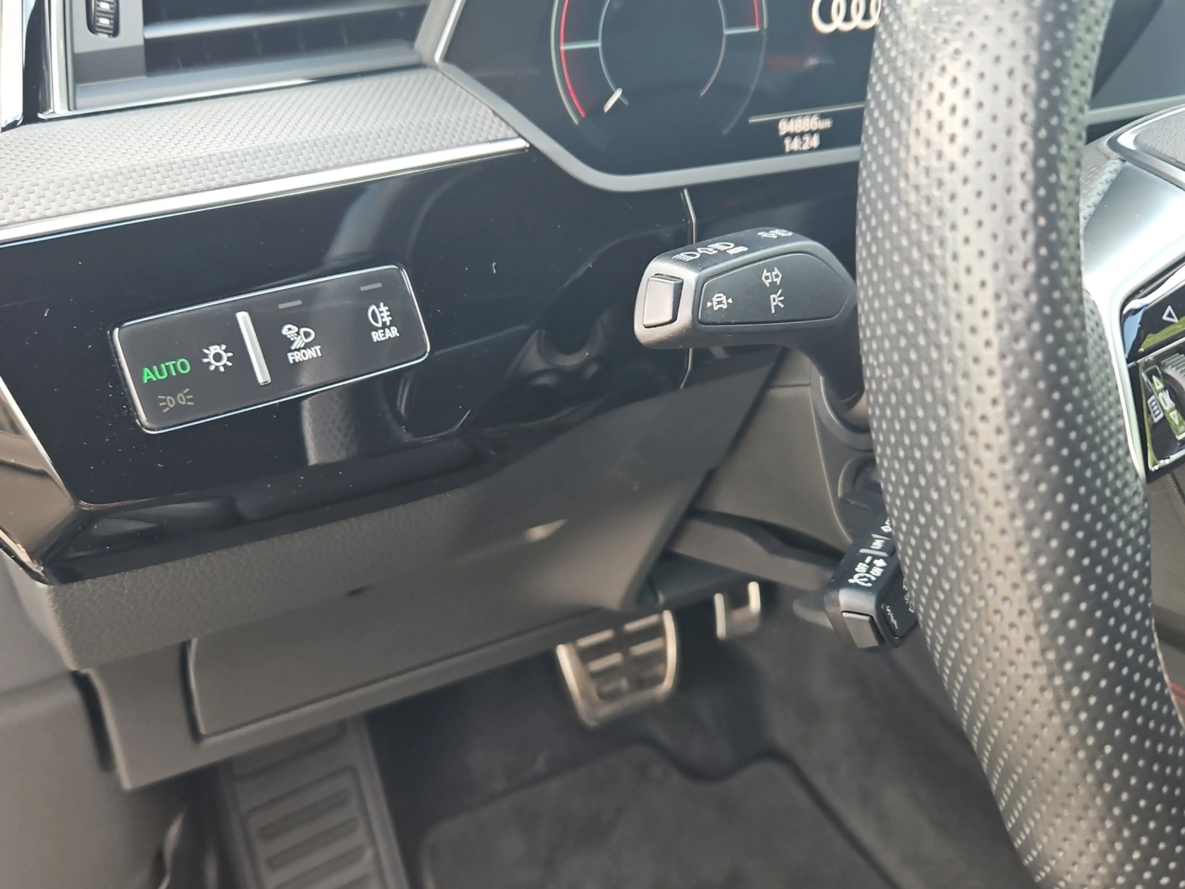 Audi Q8 55 e-tron quattro S line NaviPlus Matrix AHK SH... — photo 15