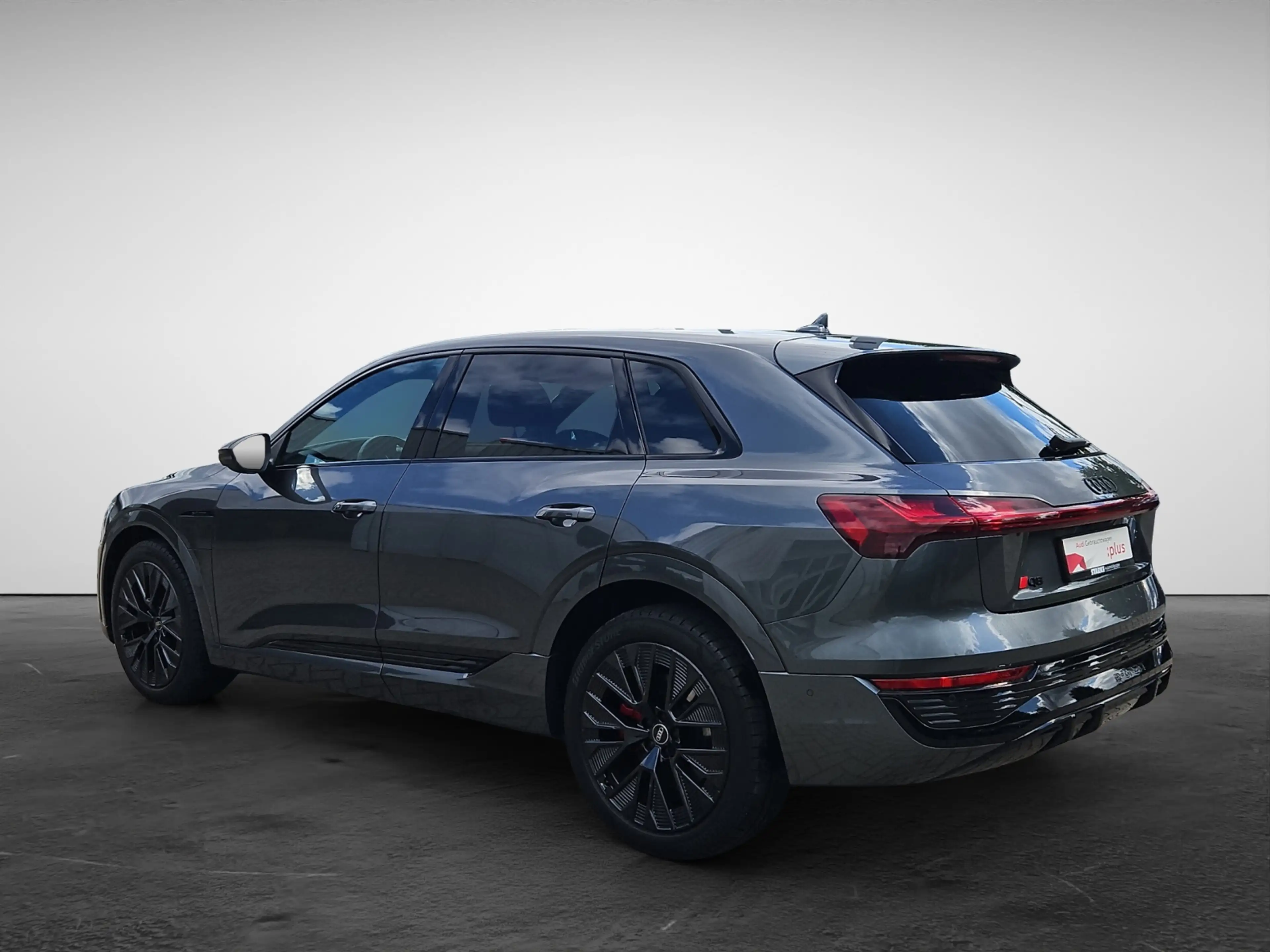 Audi Q8 55 e-tron quattro S line NaviPlus Matrix AHK SH... — photo 4