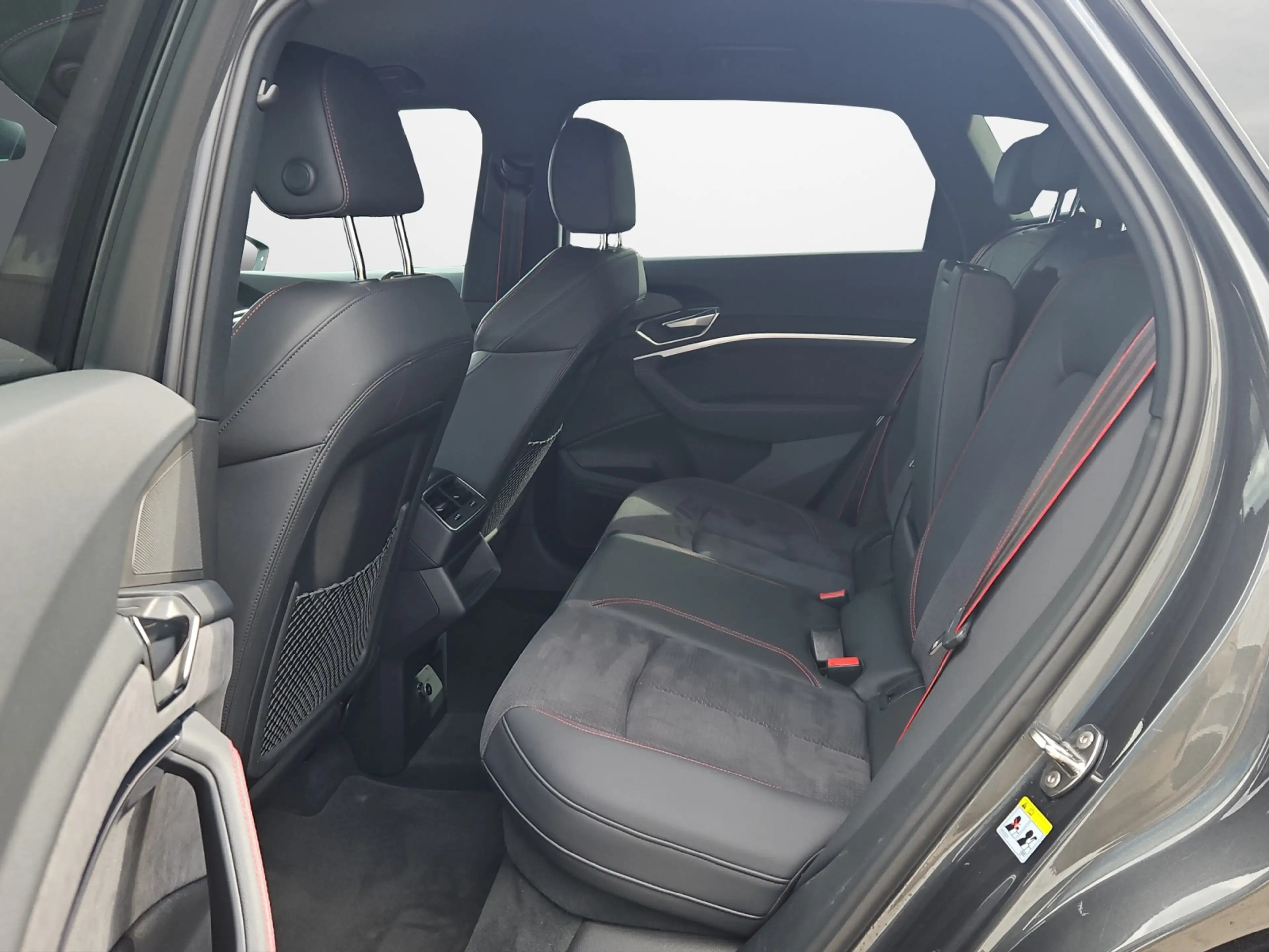 Audi Q8 55 e-tron quattro S line NaviPlus Matrix AHK SH... — photo 11
