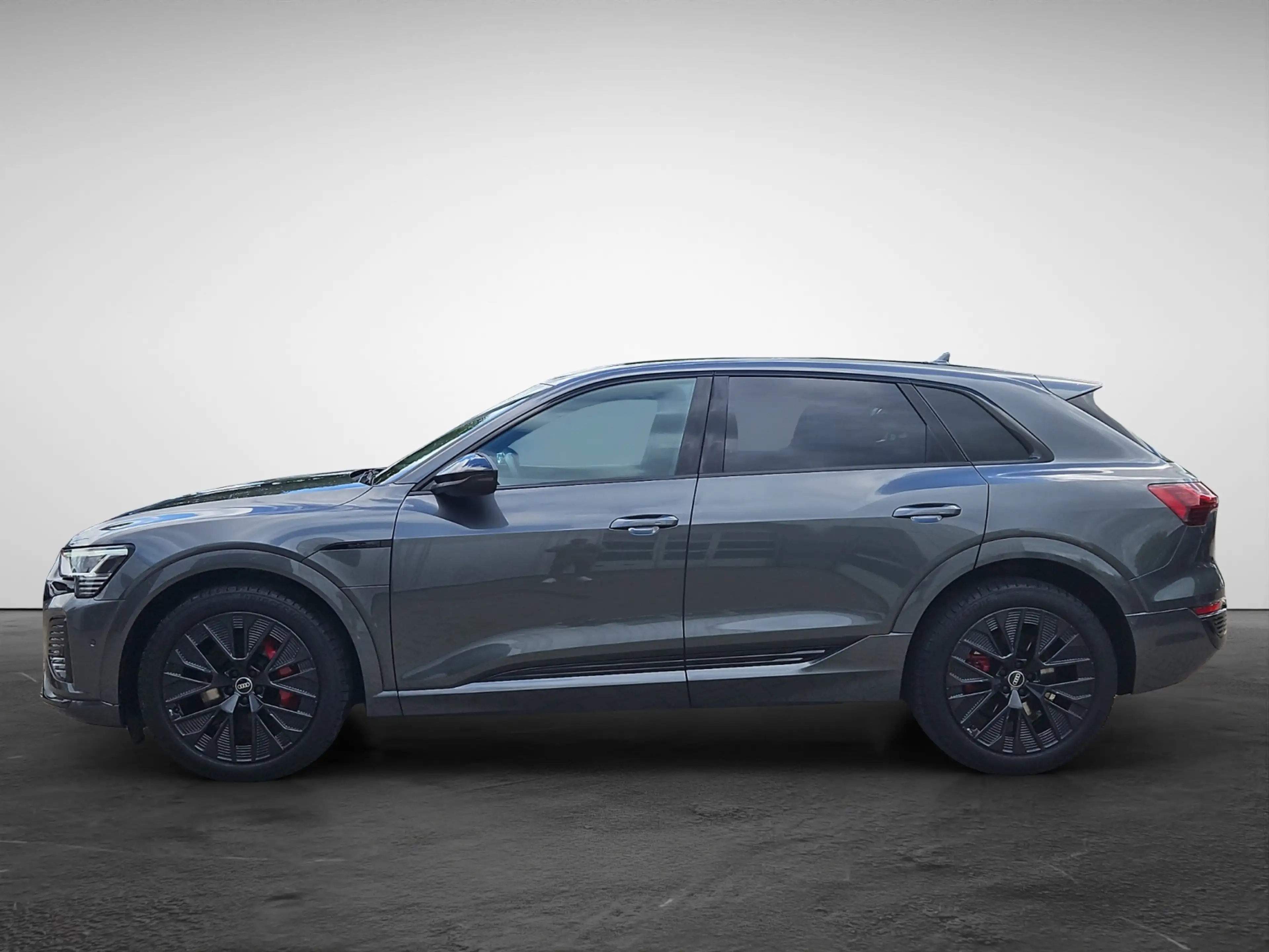 Audi Q8 55 e-tron quattro S line NaviPlus Matrix AHK SH... — photo 3
