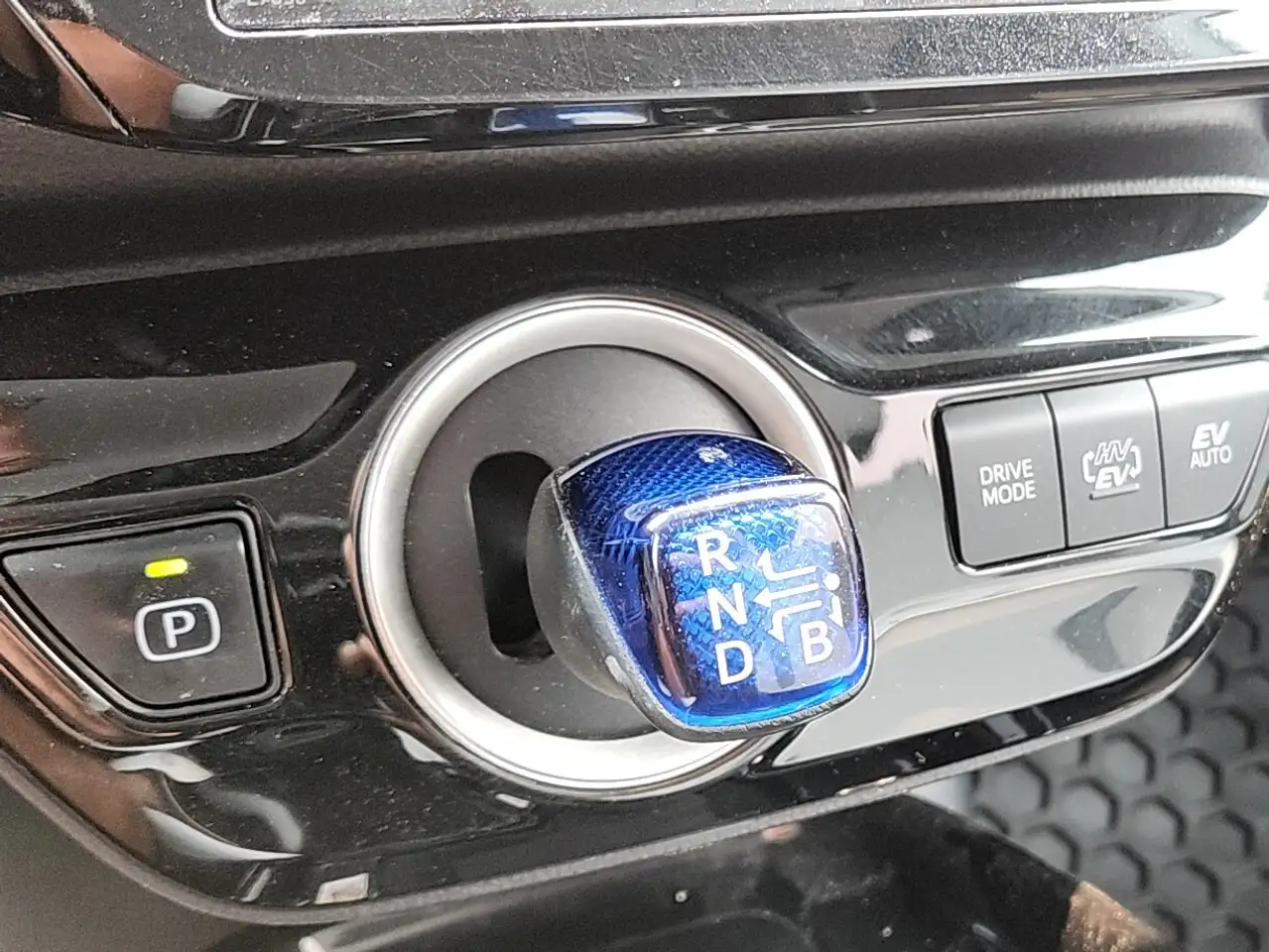 Toyota Prius Prime снимка Toyota Prius Prime