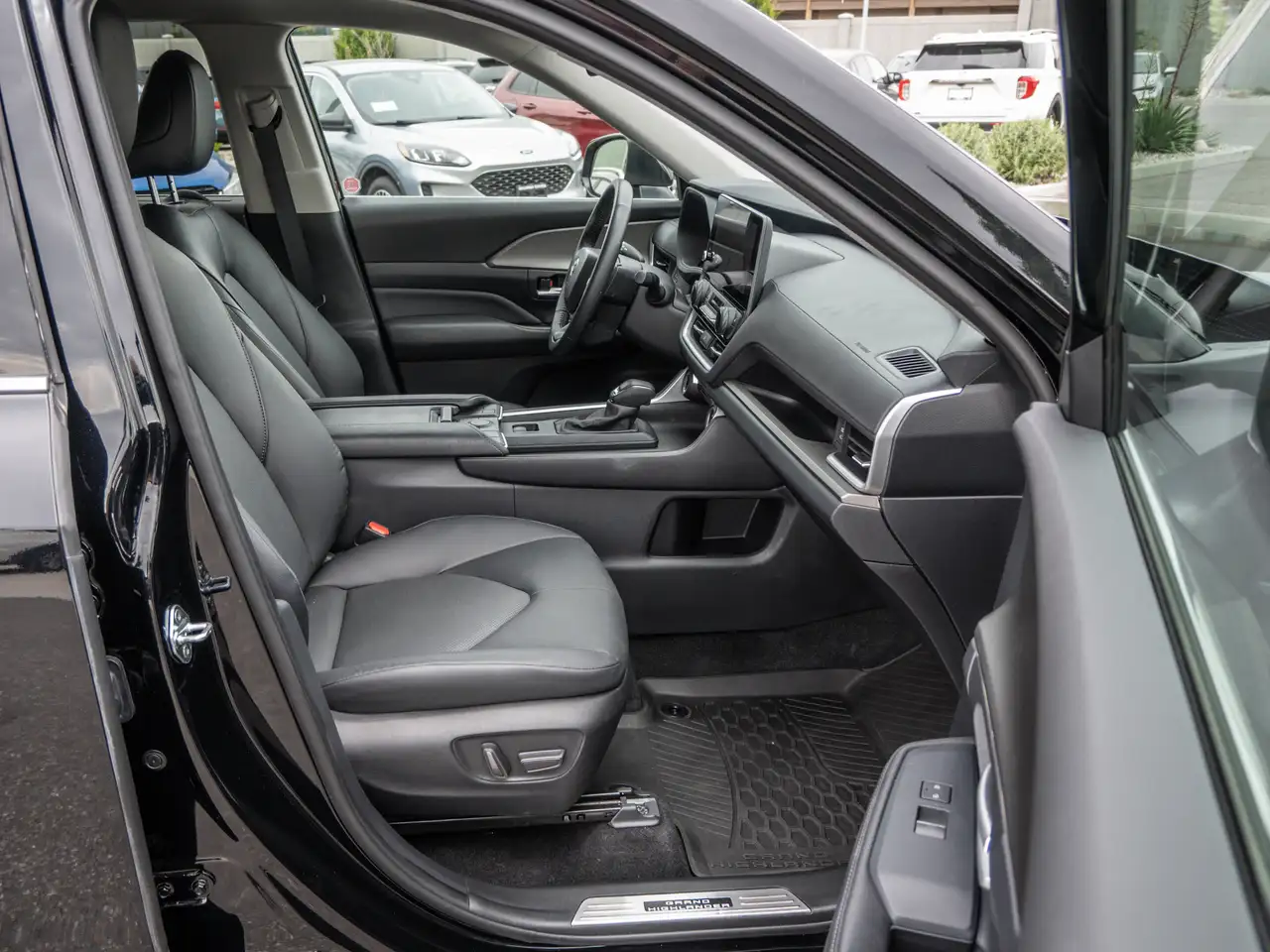 Toyota Grand Highlander fotografie Toyota Grand Highlander