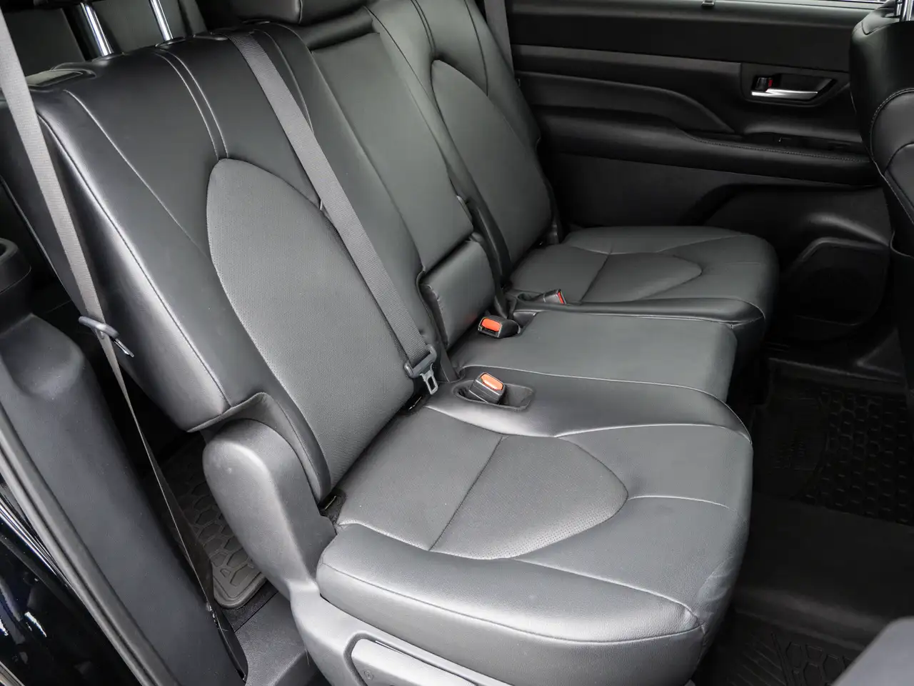 Toyota Grand Highlander fotografie Toyota Grand Highlander