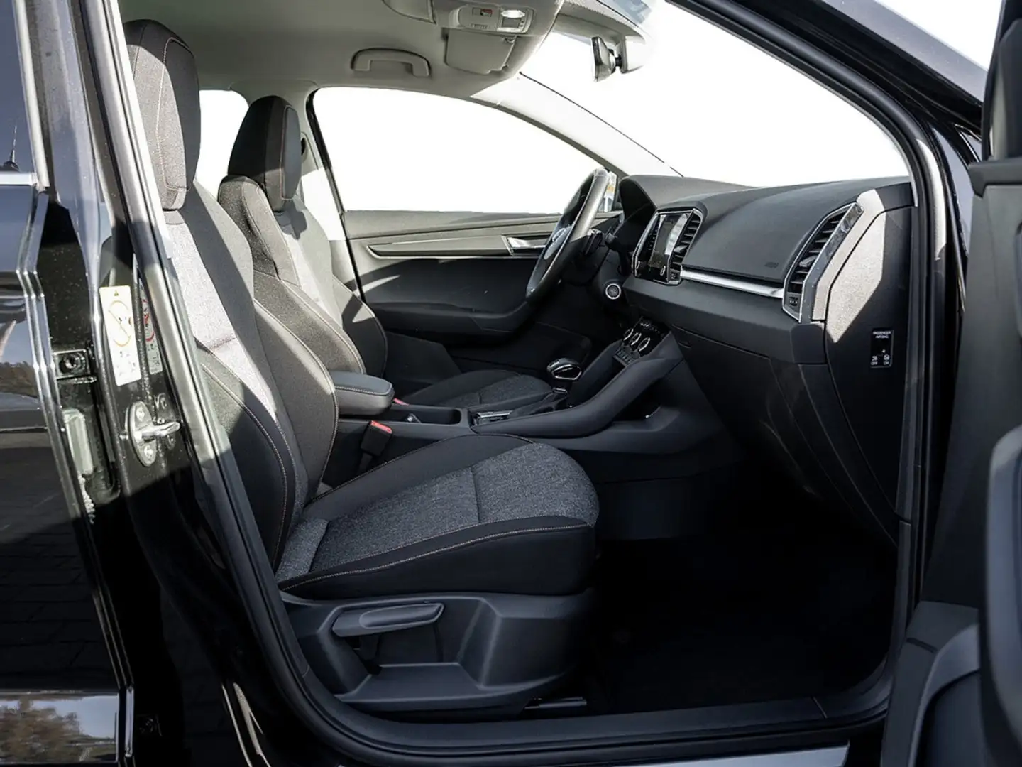 Skoda Karoq 1.5 TSI ACT Clever AHK NAVI LED SHZ KLI Schwarz - 2