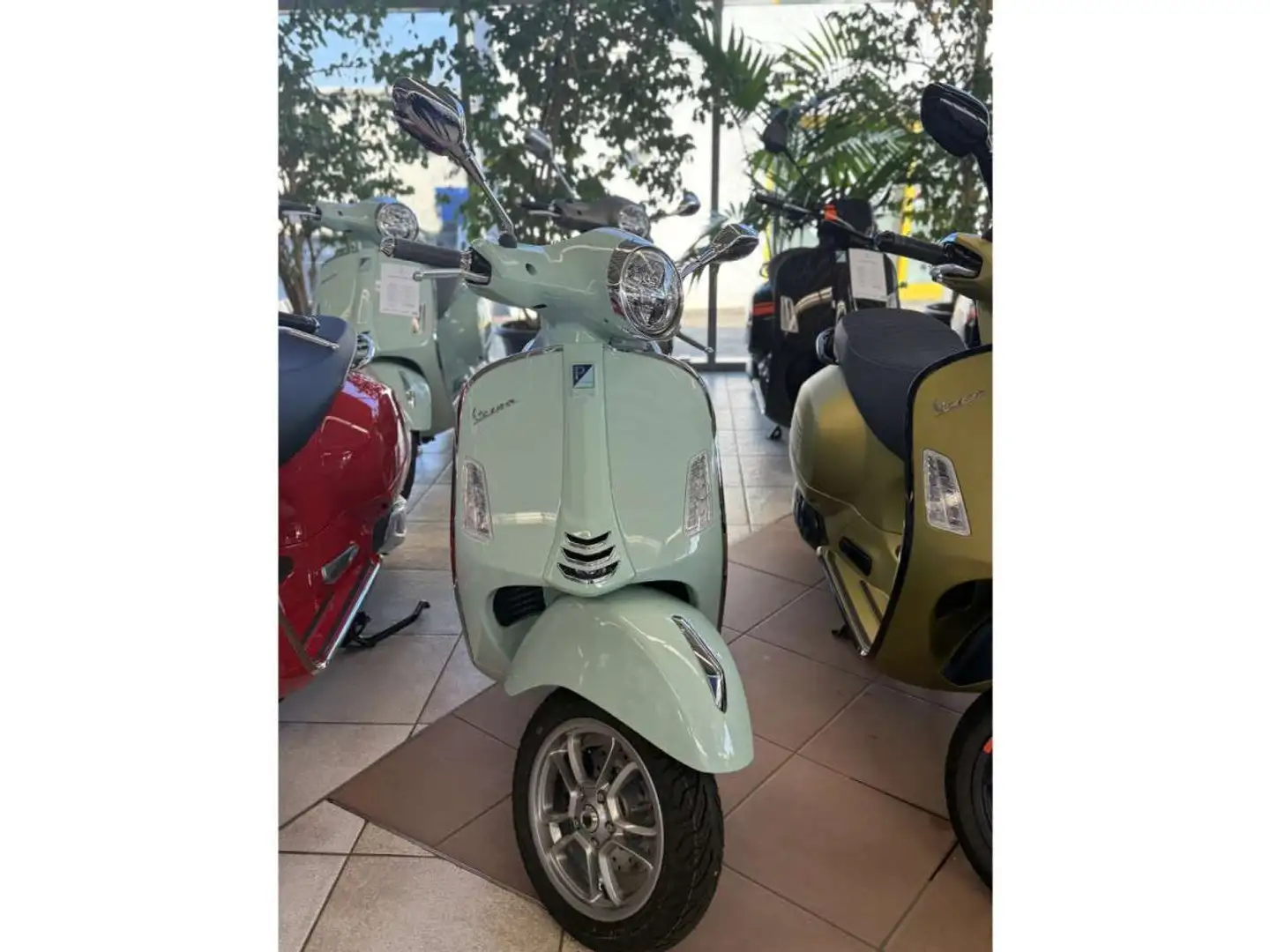 Vespa GTS 125 EU5+ Alb - 1