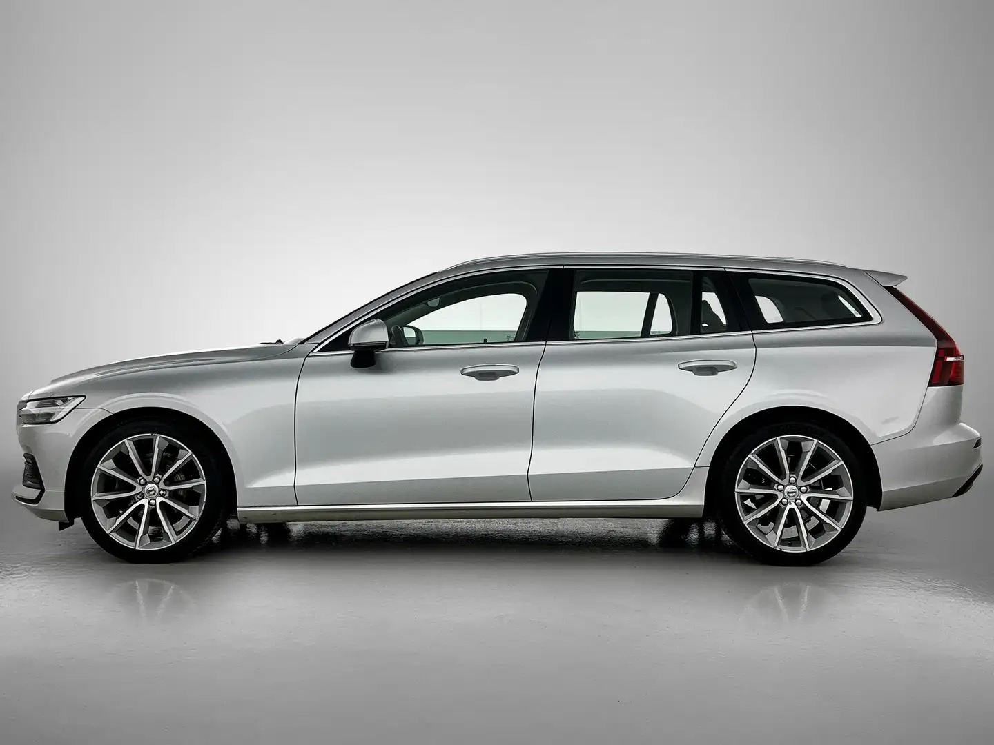 Volvo V60 2.0 D3 150PK Momentum Pro / Leder-sportstoelen / P Grigio - 2