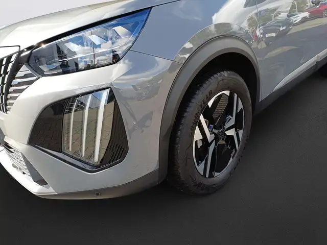 Peugeot 2008 view 11