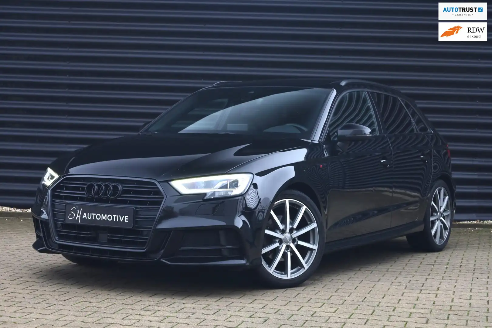 Audi A3 Sportback 35 TFSI CoD Sport / PANO / CARPLAY / VIR Zwart - 1