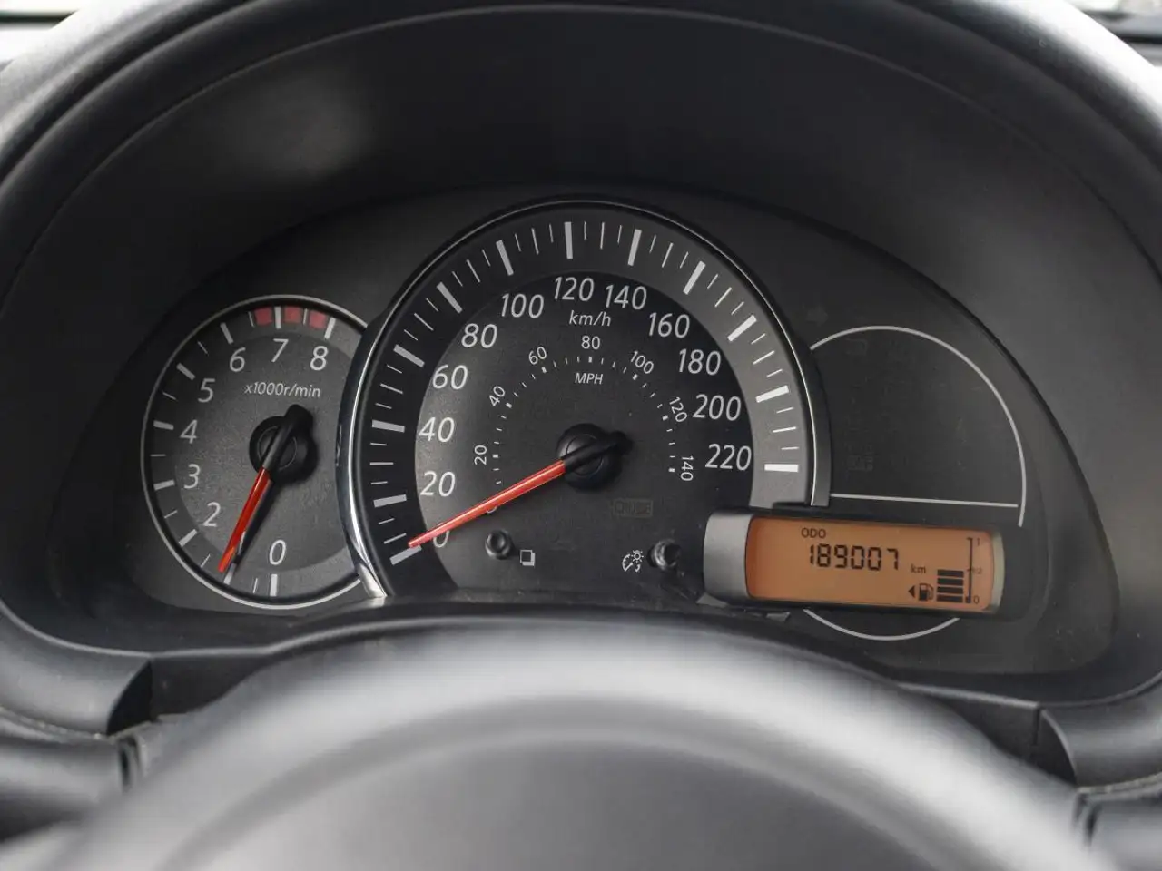 Nissan Micra снимка Nissan Micra