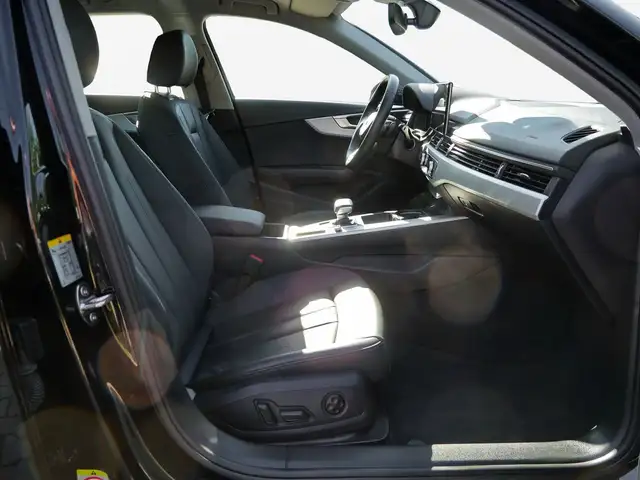 Audi A4 view 4