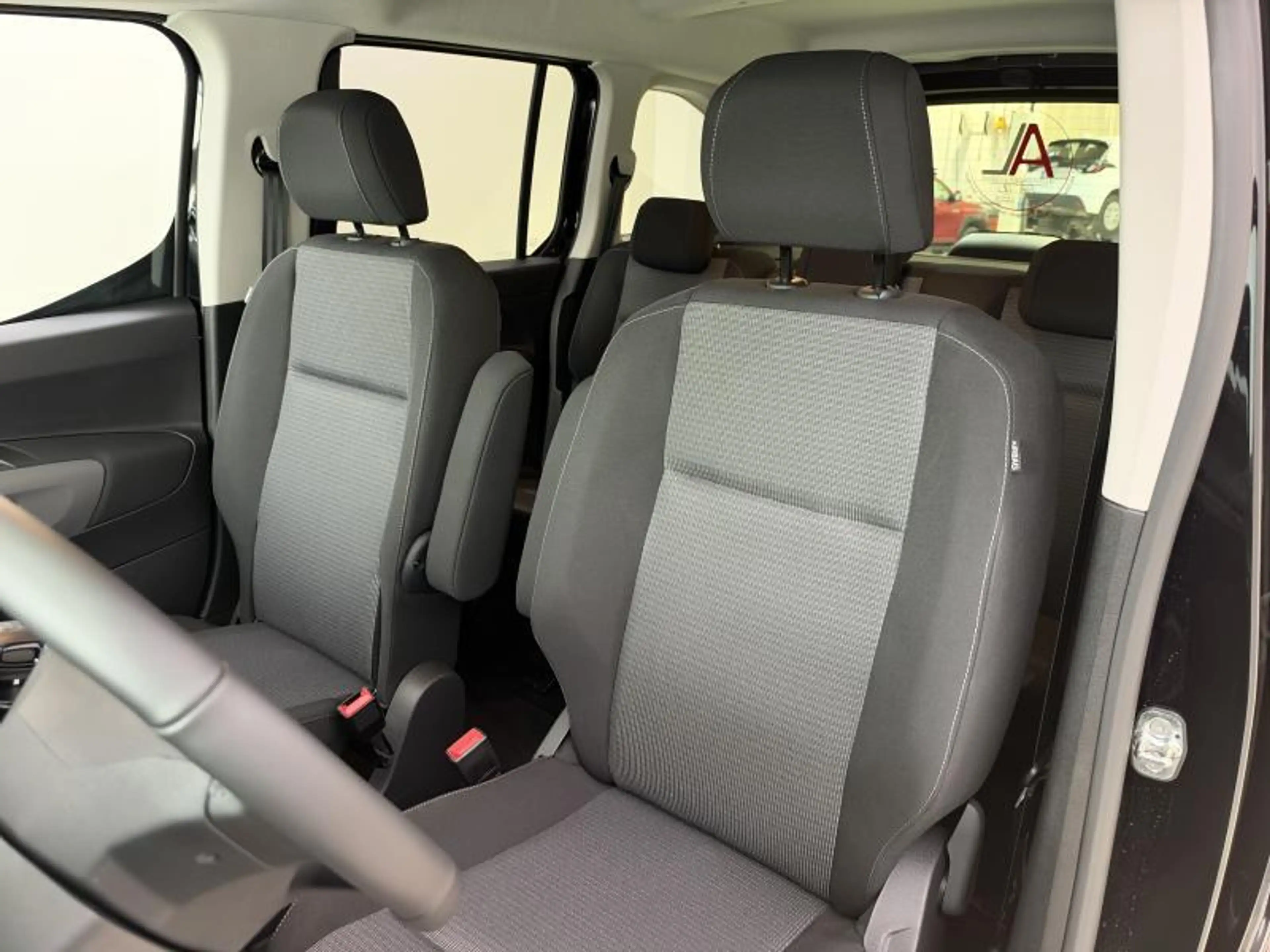 Toyota Verso 1.2 MT SWB FAMILY — photo 10